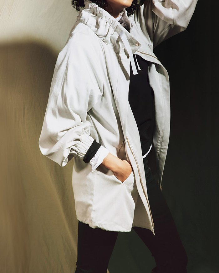 【ドゥクラッセ/DoCLASSE】のドレスデニム・ギャザーデザインブルゾン インテリア・キッズ・メンズ・レディースファッション・服の通販 founy(ファニー) https://founy.com/ ファッション Fashion レディースファッション Fashion for Women アウター Coat / Outerwear Collection レディースジャケット・軽アウター Jackets ブルゾンジャケット・スポーティアウター Blouson Jackets ワンピース Dresses フォーマル・パーティードレス・結婚式用ドレス Elegant & Casual Dresses エレガント 上品 Elegant ギャザー Gathered, Ruffled クール Cool, Chic シェイプ Shape, Slim Fit ジャケット Jacket, Outerwear スタンド Stand Collar, Upright Stand とろみ Fluid, Flowy Fabric デニム Denim, Jeans Material ドレス Dress, One-Piece ドレープ Drape, Draping Fabric フォルム Silhouette, Form モダン Modern, Contemporary リボン Ribbon, Bow |ID: prp329100004934687 ipo3291000000037140748