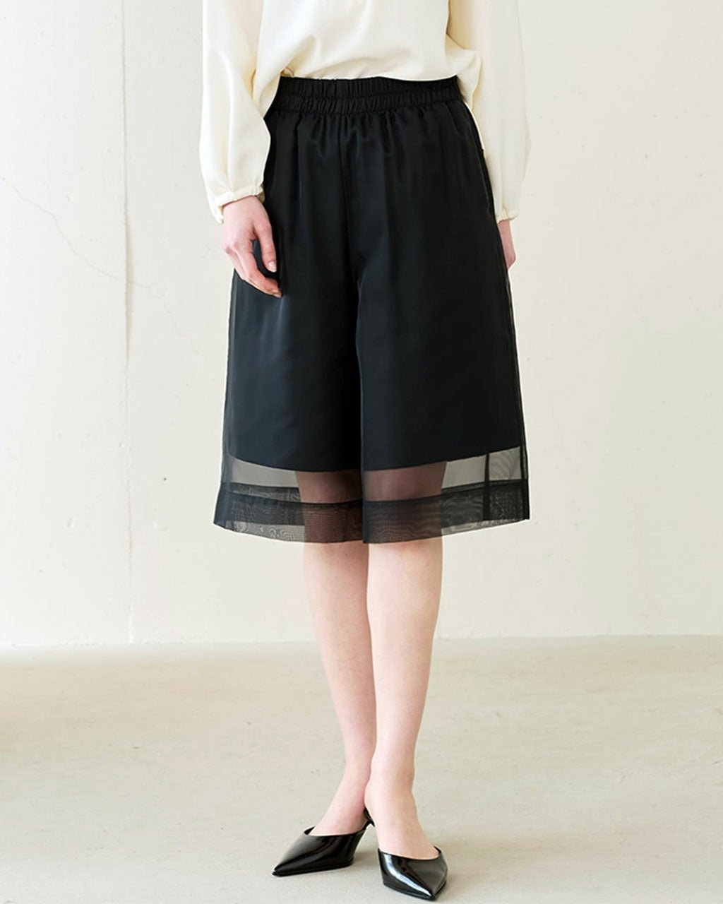 【ドゥクラッセ/DoCLASSE】のマットオーガンジー・ハーフパンツ インテリア・キッズ・メンズ・レディースファッション・服の通販 founy(ファニー) 　ファッション　Fashion　レディースファッション　Fashion for Women　パンツ　Pants & Trousers　ショートパンツ・ハーフパンツ　High-Waisted & Relaxed Shorts　エレガント 上品　Elegant　オーガンジー　Organza Fabric　クール　Cool, Chic　トレンド　Trend, Trending Now　ハーフ　Half, Half-Length　夏　Summer　春　Spring　S/S・春夏　SS, Spring/Summer, Warm Season　ブラック|ID: prp329100004934722 ipo3291000000037035183