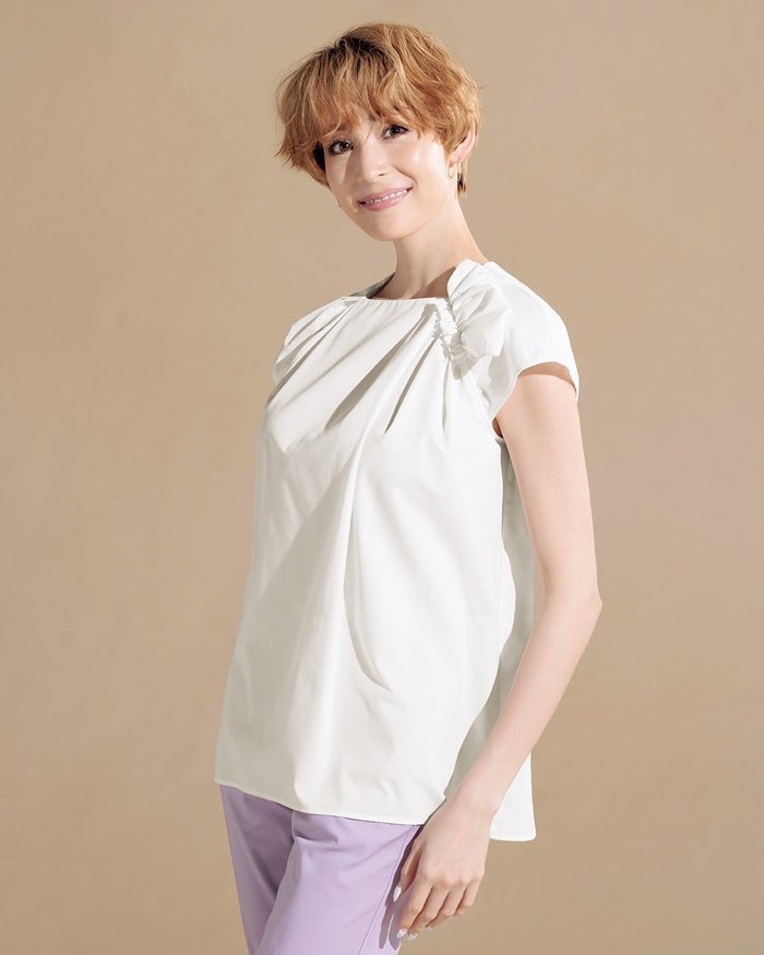 【ドゥクラッセ/DoCLASSE】のアシメショルダー・フレンチ袖ブラウス インテリア・キッズ・メンズ・レディースファッション・服の通販 founy(ファニー) https://founy.com/ ファッション Fashion レディースファッション Fashion for Women トップス・カットソー Cut & Sew Tops シャツ・ブラウス・オフィスカジュアル Elegant Blouses & Button-Ups ギャザー Gathered, Ruffled スクエア Square, Square Shape タイプライター Typewriter Fabric, Crisp Cotton |ID: prp329100004934758 ipo3291000000037103247