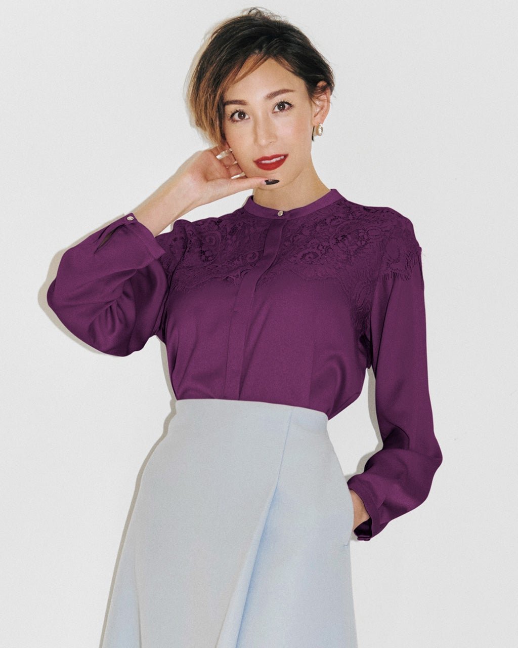 【ドゥクラッセ/DoCLASSE】のレースケープ・サテンブラウス 人気、トレンドファッション・服の通販 founy(ファニー) 　ファッション　Fashion　レディースファッション　Fashion for Women　トップス・カットソー　Cut & Sew Tops　シャツ・ブラウス・オフィスカジュアル　Elegant Blouses & Button-Ups　エレガント 上品　Elegant　サテン　Satin, Glossy Fabric　シンプル　Simple, Minimal　パーティ　Party, Party Style　レース　Lace, Lace Fabric　 other-1|ID: prp329100004934767 ipo3291000000037035336