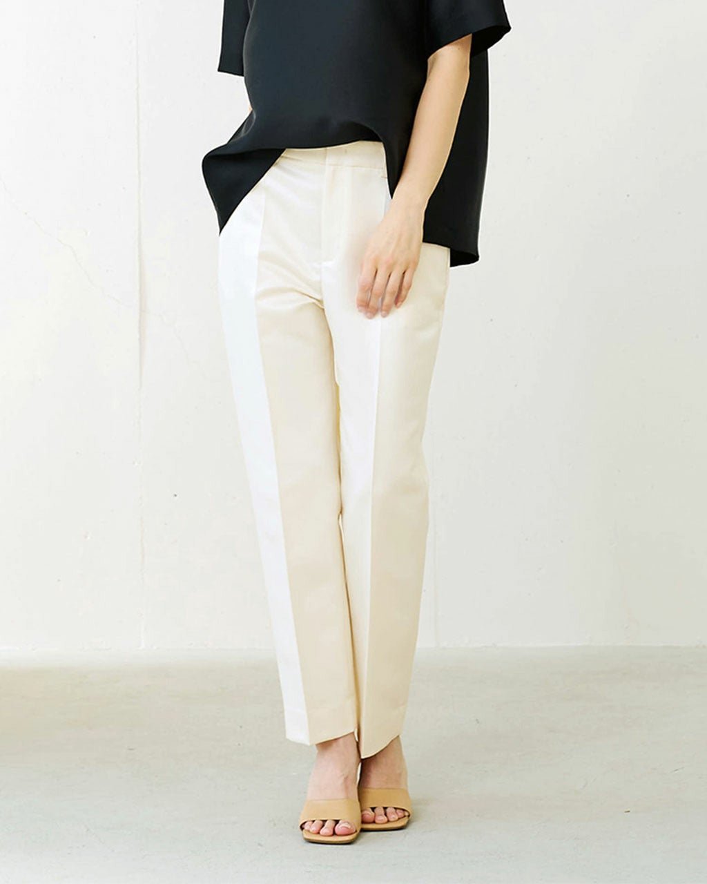 【ドゥクラッセ/DoCLASSE】のジャパンサテン・シガレットパンツ インテリア・キッズ・メンズ・レディースファッション・服の通販 founy(ファニー) 　ファッション　Fashion　レディースファッション　Fashion for Women　パンツ　Pants & Trousers　オフホワイト|ID: prp329100004934795 ipo3291000000037035442