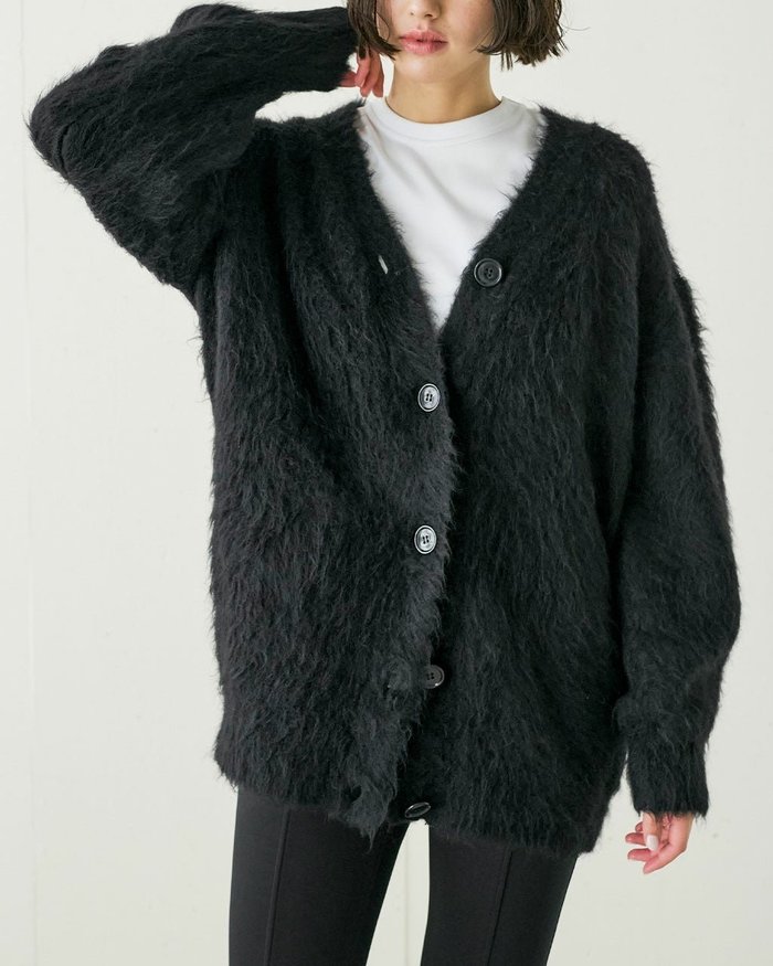 【ドゥクラッセ/DoCLASSE】のスーリーアルパカ・Vネックカーディガン インテリア・キッズ・メンズ・レディースファッション・服の通販 founy(ファニー) https://founy.com/ ファッション Fashion レディースファッション Fashion for Women トップス・カットソー Cut & Sew Tops ニット Knit Tops & Sweaters カーディガン・羽織り Layered Style Cardigans Vネックトップス V-Neck Tops / V-Cut Neckline Shirts カーディガン Cardigan, Knitwear トレンド Trend, Trending Now 今季 This Season, Current Season 軽量 Lightweight, Ultra Light |ID: prp329100004934811 ipo3291000000037140957