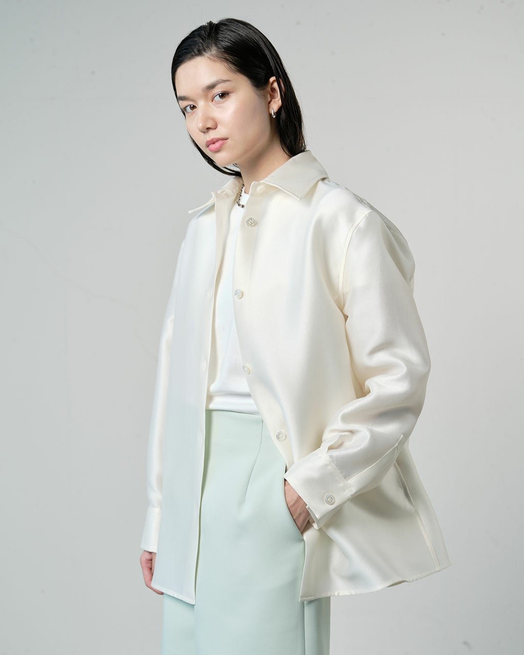 【ドゥクラッセ/DoCLASSE】のオクタダブルクロス・オーバーサイズシャツ 人気、トレンドファッション・服の通販 founy(ファニー) 　ファッション　Fashion　レディースファッション　Fashion for Women　トップス・カットソー　Cut & Sew Tops　シャツ・ブラウス・オフィスカジュアル　Elegant Blouses & Button-Ups　シルク　Silk, 100% Silk　フォルム　Silhouette, Form　 other-1|ID: prp329100004934820 ipo3291000000037035509