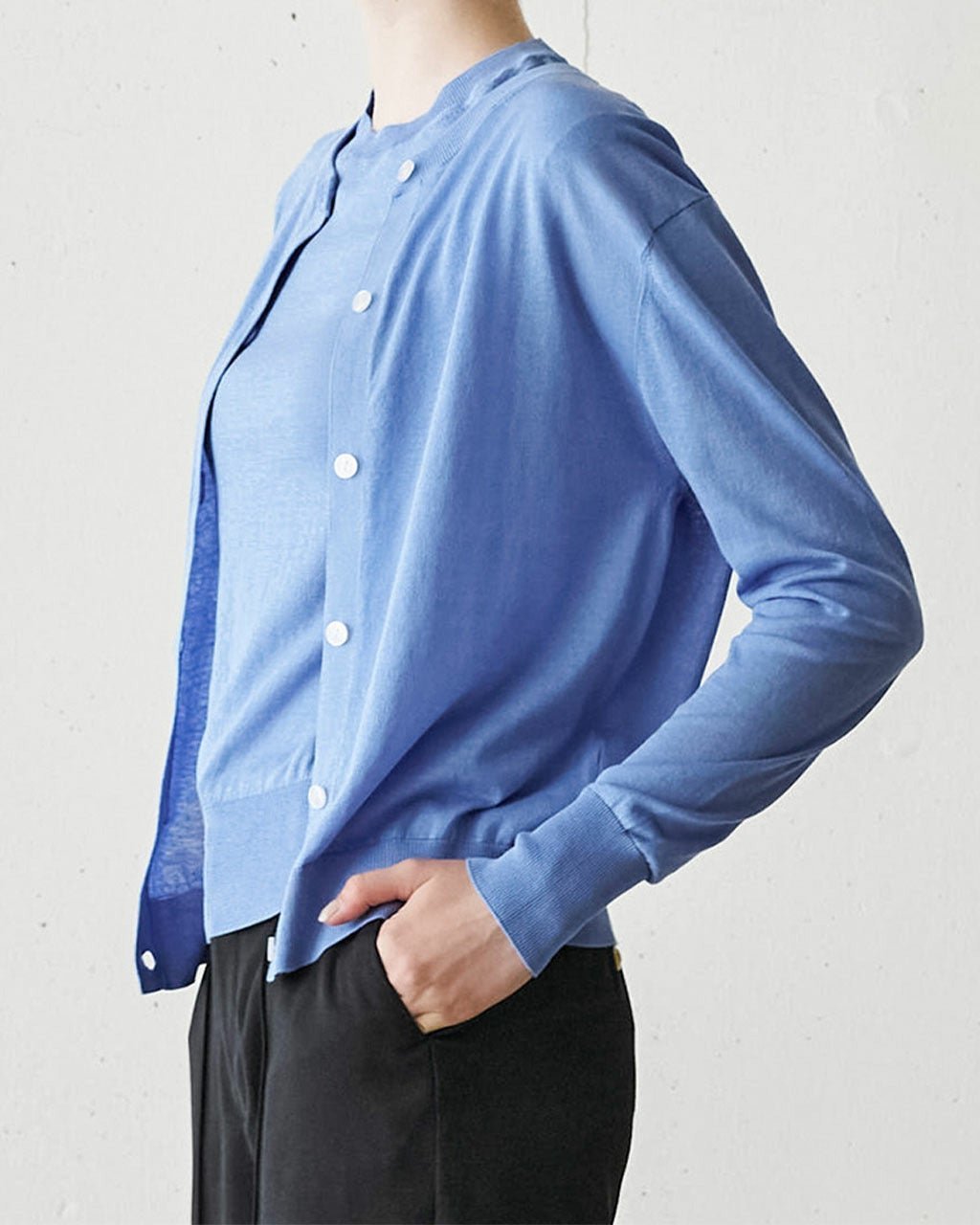 【ドゥクラッセ/DoCLASSE】の綿シルクニット・クルーカーディガン インテリア・キッズ・メンズ・レディースファッション・服の通販 founy(ファニー) 　ファッション　Fashion　レディースファッション　Fashion for Women　トップス・カットソー　Cut & Sew Tops　ニット　Knit Tops & Sweaters　カーディガン・羽織り　Layered Style Cardigans　おすすめ　Recommended / Our Picks　アンサンブル　Ensemble Set　カーディガン　Cardigan, Knitwear　サマー　Summer, Summer Style　シルク　Silk, 100% Silk　ノースリーブ　Sleeveless, No-Sleeve　バランス　Balance, Style Balance　ブルー|ID: prp329100004934830 ipo3291000000037035554