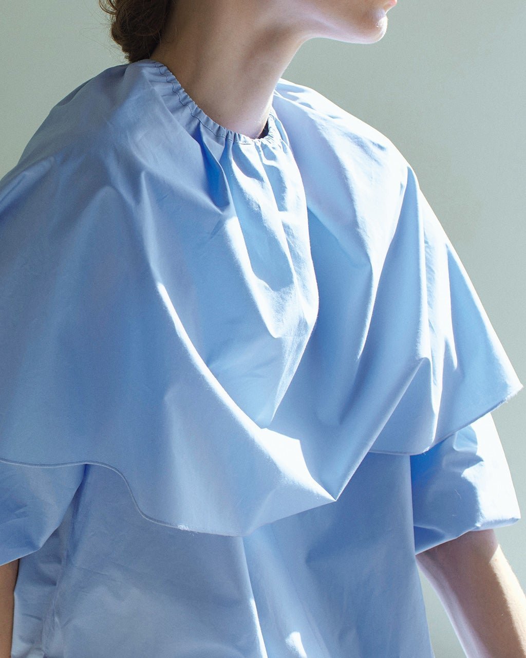 【ドゥクラッセ/DoCLASSE】の細番手コットン・ ケープブラウス 人気、トレンドファッション・服の通販 founy(ファニー) 　ファッション　Fashion　レディースファッション　Fashion for Women　トップス・カットソー　Cut & Sew Tops　シャツ・ブラウス・オフィスカジュアル　Elegant Blouses & Button-Ups　おすすめ　Recommended / Our Picks　なめらか　Smooth, Silky Texture　コーティング　Coating, Coated Finish　シンプル　Simple, Minimal　スリーブ　Sleeve, Long Sleeve / Short Sleeve　トレンド　Trend, Trending Now　ビジネス 仕事 通勤　Business / Work / Commuting　 other-1|ID: prp329100004934832 ipo3291000000037035558