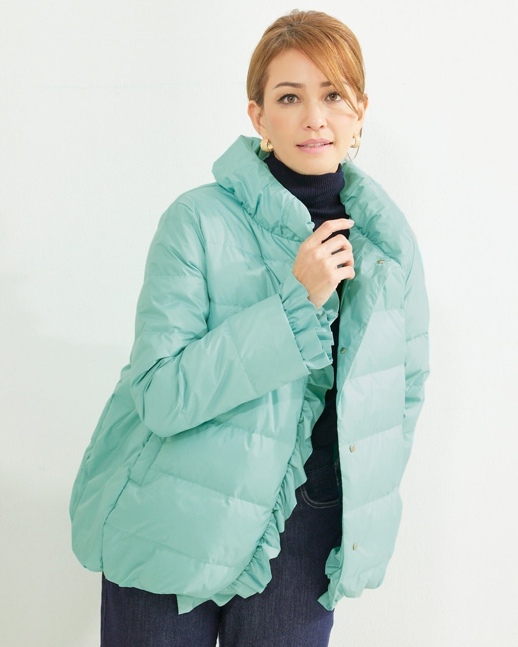 【ドゥクラッセ/DoCLASSE】の艶感タフタ・コンパクトフリルダウン 人気、トレンドファッション・服の通販 founy(ファニー) 　ファッション　Fashion　レディースファッション　Fashion for Women　アウター　Coat / Outerwear Collection　コート・ロングコート・ピーコート　Long Coats, Peacoats & More　シェイプ　Shape, Slim Fit　スポーティ　Sporty, Casual Athletic　ダウン　Down, Puffer　ドローコード　Drawcord, Drawstring Cord　定番　Standard, Basic Item　軽量　Lightweight, Ultra Light　 other-1|ID: prp329100004934833 ipo3291000000037035561