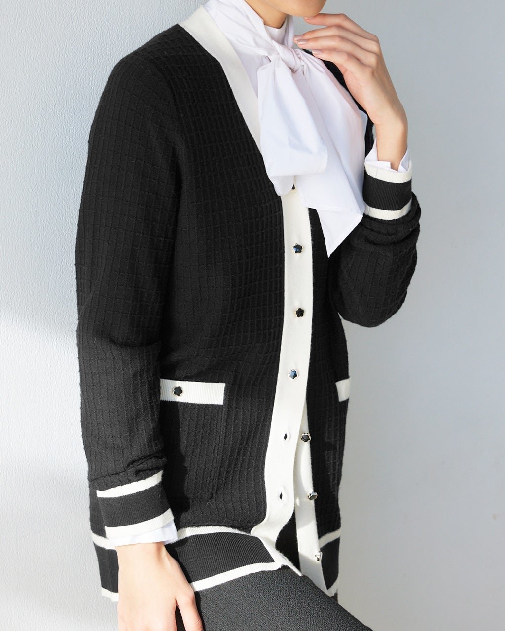 【ドゥクラッセ/DoCLASSE】のワッフルニット・配色ラインカーディガン 人気、トレンドファッション・服の通販 founy(ファニー) 　ファッション　Fashion　レディースファッション　Fashion for Women　トップス・カットソー　Cut & Sew Tops　ニット　Knit Tops & Sweaters　カーディガン・羽織り　Layered Style Cardigans　エナメル　Patent Leather　エレガント 上品　Elegant　カーディガン　Cardigan, Knitwear　フラワー　Flower, Floral　モチーフ　Motif, Design Theme　モノトーン　Monotone, Black and White　リラックス　Relax, Relaxed Fit　ワッフル　Waffle, Waffle Knit　 other-1|ID: prp329100004934849 ipo3291000000037035616