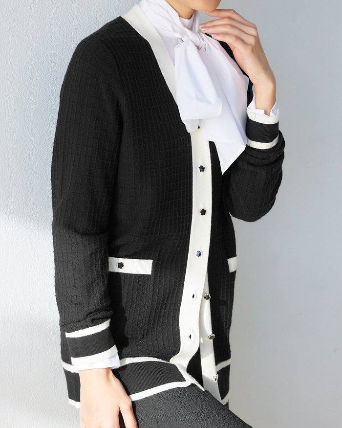 【ドゥクラッセ/DoCLASSE】のワッフルニット・配色ラインカーディガン インテリア・キッズ・メンズ・レディースファッション・服の通販 founy(ファニー) https://founy.com/ ファッション Fashion レディースファッション Fashion for Women トップス・カットソー Cut & Sew Tops ニット Knit Tops & Sweaters カーディガン・羽織り Layered Style Cardigans エナメル Patent Leather エレガント 上品 Elegant カーディガン Cardigan, Knitwear フラワー Flower, Floral モチーフ Motif, Design Theme モノトーン Monotone, Black and White リラックス Relax, Relaxed Fit ワッフル Waffle, Waffle Knit |ID: prp329100004934849 ipo3291000000037098693