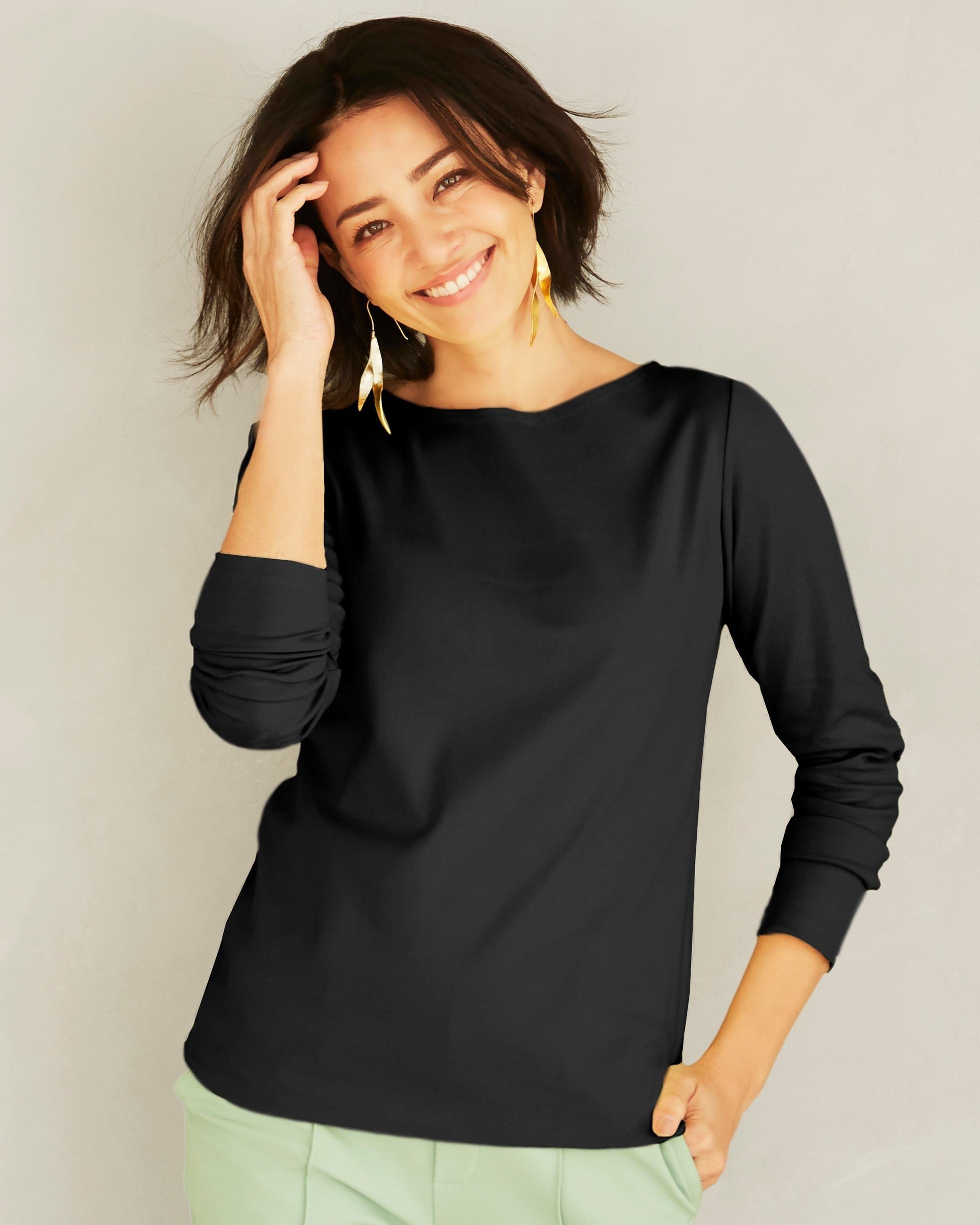 【ドゥクラッセ/DoCLASSE】のボートネック/長袖・ドゥクラッセTシャツ(58cm丈) インテリア・キッズ・メンズ・レディースファッション・服の通販 founy(ファニー) 　ファッション　Fashion　レディースファッション　Fashion for Women　トップス・カットソー　Cut & Sew Tops　シャツ・ブラウス・オフィスカジュアル　Elegant Blouses & Button-Ups　ロングTシャツ・Tシャツ　Longline T-Shirts & Tees　カットソー・ベーシックTシャツ　Cut-and-Sewn Tops / Stretch Tees & Basics　インナー　Innerwear　カットソー　Cut and Sewn Top　シンプル　Simple, Minimal　ジャケット　Jacket, Outerwear　デニム　Denim, Jeans Material　定番　Standard, Basic Item　なめらか　Smooth, Silky Texture　長袖　Long Sleeve, Full Sleeve　パール　Pearl, Pearl Accent　ベーシック　Basic, Essential　半袖　Short Sleeve, Half Sleeve　おすすめ　Recommended / Our Picks　ビジネス 仕事 通勤　Business / Work / Commuting　ブラック|ID: prp329100004934853 ipo3291000000037035634