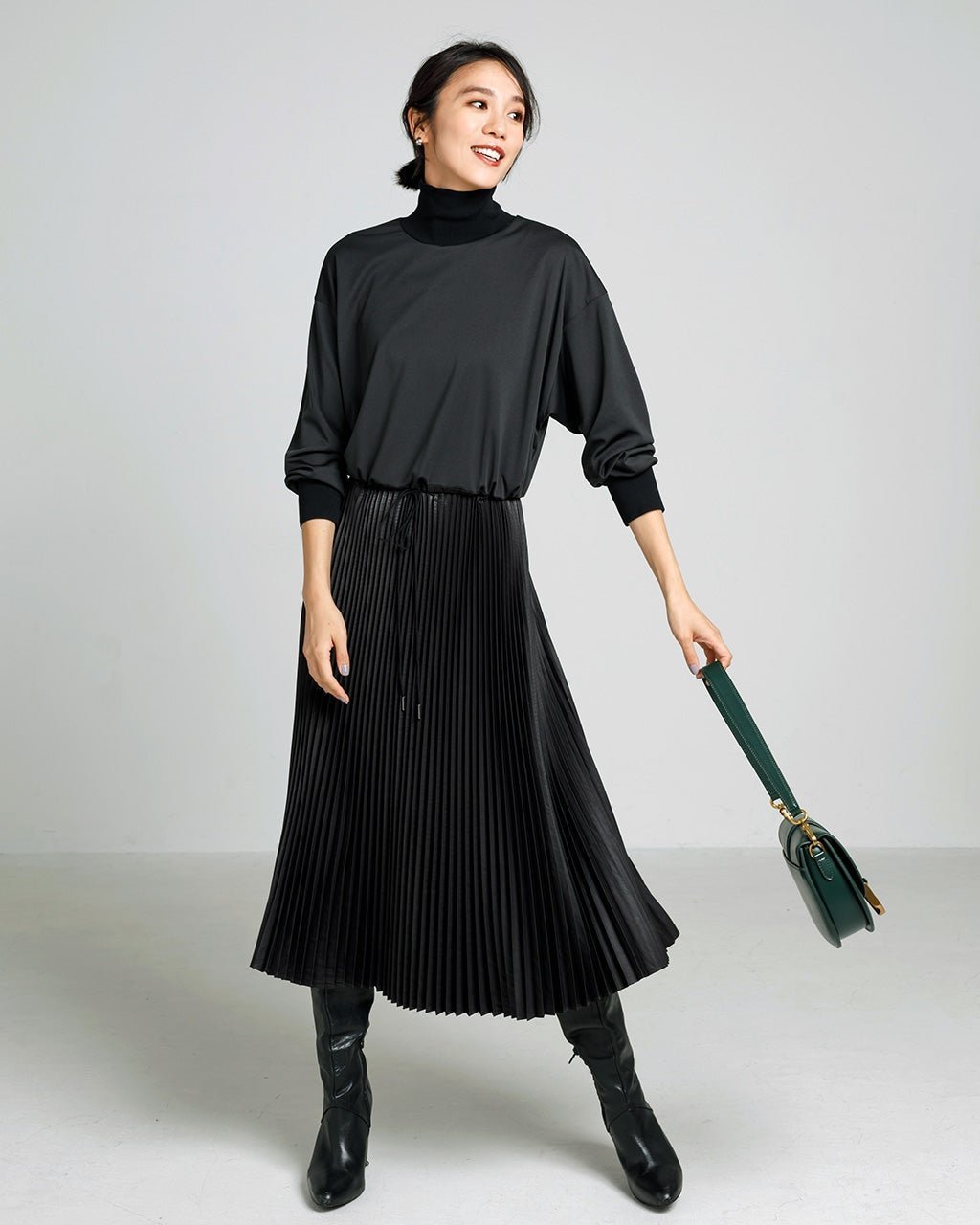 【ドゥクラッセ/DoCLASSE】のハイネック・艶プリーツワンピース インテリア・キッズ・メンズ・レディースファッション・服の通販 founy(ファニー) 　ファッション　Fashion　レディースファッション　Fashion for Women　ワンピース　Dresses　エレガント 上品　Elegant　ドッキング　Docking, Mixed Material　ハイネック　High Neck, Mock Neck　プリーツ　Pleats, Pleated　ブラック|ID: prp329100004934855 ipo3291000000037035639