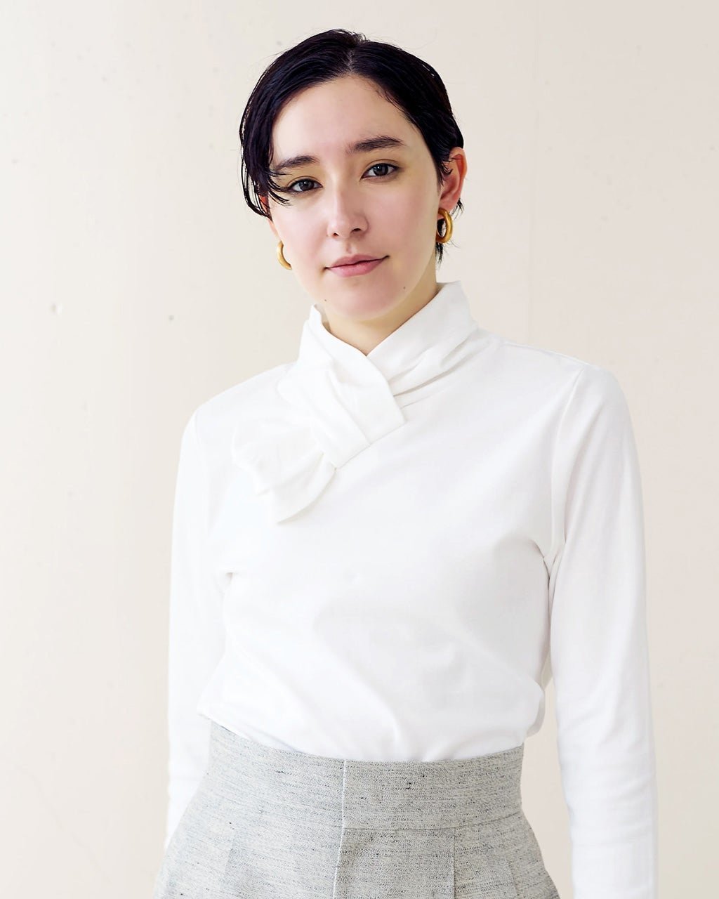 【ドゥクラッセ/DoCLASSE】の超長綿・アシメリボンハイネック インテリア・キッズ・メンズ・レディースファッション・服の通販 founy(ファニー) 　ファッション　Fashion　レディースファッション　Fashion for Women　トップス・カットソー　Cut & Sew Tops　シャツ・ブラウス・オフィスカジュアル　Elegant Blouses & Button-Ups　ロングTシャツ・Tシャツ　Longline T-Shirts & Tees　カットソー・ベーシックTシャツ　Cut-and-Sewn Tops / Stretch Tees & Basics　カットソー　Cut and Sewn Top　スカーフ　Scarf, Neckwear　チェック　Check, Plaid, Tartan　ハイネック　High Neck, Mock Neck　プレミアム　Premium, High-End　オフホワイト|ID: prp329100004934864 ipo3291000000037035679