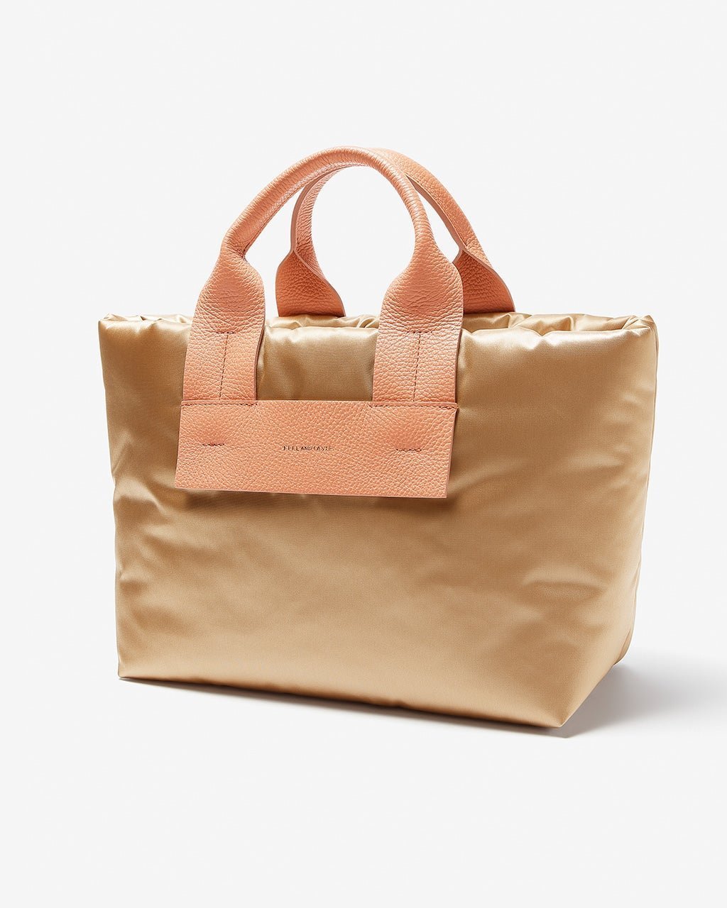 【ドゥクラッセ/DoCLASSE】のレザーハンドル・クッショントートバッグ インテリア・キッズ・メンズ・レディースファッション・服の通販 founy(ファニー) 　ファッション　Fashion　レディースファッション　Fashion for Women　バッグ　Bags　手袋　Gloves & Mittens　クッション　Cushion, Throw Pillow　バランス　Balance, Style Balance　ポケット　Pocket, Pocket Detail　エレガント 上品　Elegant　人気　Popular, Best Seller　ライトブラウン|ID: prp329100004934874 ipo3291000000037035711