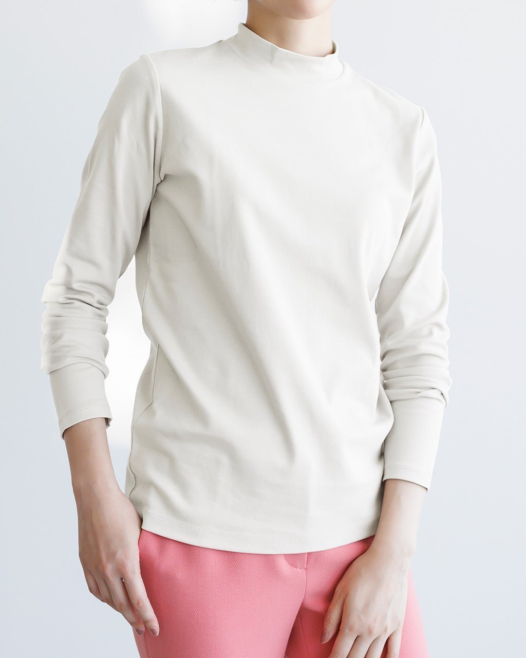 【ドゥクラッセ/DoCLASSE】の超長綿・モックネック/無地 インテリア・キッズ・メンズ・レディースファッション・服の通販 founy(ファニー) 　ファッション　Fashion　レディースファッション　Fashion for Women　トップス・カットソー　Cut & Sew Tops　シャツ・ブラウス・オフィスカジュアル　Elegant Blouses & Button-Ups　ロングTシャツ・Tシャツ　Longline T-Shirts & Tees　カットソー・ベーシックTシャツ　Cut-and-Sewn Tops / Stretch Tees & Basics　なめらか　Smooth, Silky Texture　インナー　Innerwear　カットソー　Cut and Sewn Top　カーディガン　Cardigan, Knitwear　ジャケット　Jacket, Outerwear　スウェット / スエット　Sweatshirt, Sweatwear　セーター　Sweater, Knitwear　チェック　Check, Plaid, Tartan　モックネック　Mock Neck, Short Turtleneck　無地　Plain, Solid Color　オフホワイト|ID: prp329100004934880 ipo3291000000037035740