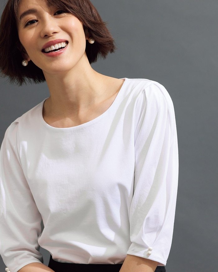 【ドゥクラッセ/DoCLASSE】の袖パールデザイン・ドゥクラッセTファイン インテリア・キッズ・メンズ・レディースファッション・服の通販 founy(ファニー) https://founy.com/ ファッション Fashion レディースファッション Fashion for Women トップス・カットソー Cut & Sew Tops シャツ・ブラウス・オフィスカジュアル Elegant Blouses & Button-Ups ロングTシャツ・Tシャツ Longline T-Shirts & Tees カットソー・ベーシックTシャツ Cut-and-Sewn Tops / Stretch Tees & Basics カットソー Cut and Sewn Top 抗菌 Antibacterial, Bacteria-Resistant ダブル Double, Double-Breasted なめらか Smooth, Silky Texture フロント Front, Front Design ベーシック Basic, Essential おすすめ Recommended / Our Picks エレガント 上品 Elegant |ID: prp329100004934941 ipo3291000000037098762