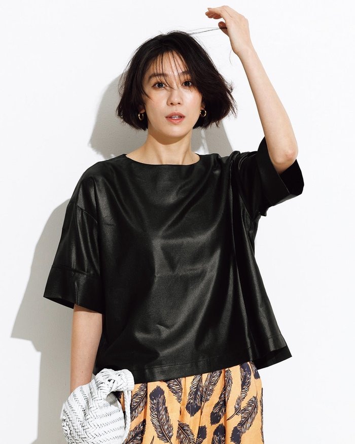 【ドゥクラッセ/DoCLASSE】のシャイニーツイル・ボックスブラウス インテリア・キッズ・メンズ・レディースファッション・服の通販 founy(ファウニー) https://founy.com/ ファッション Fashion レディースファッション Fashion for Women トップス・カットソー Cut & Sew Tops シャツ・ブラウス・オフィスカジュアル Elegant Blouses & Button-Ups おすすめ Recommended / Our Picks サテン Satin, Glossy Fabric ワイド Wide, Wide Fit 日本製 Made In Japan |ID: prp329100004934950 ipo3291000000037036006