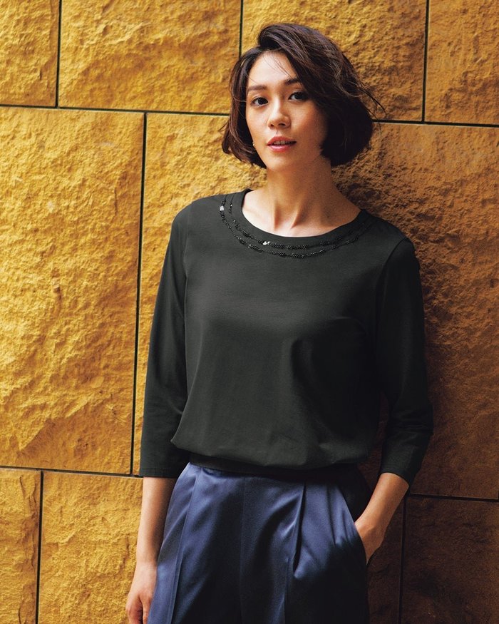 【ドゥクラッセ/DoCLASSE】のビジューデザイン・7分袖トップス インテリア・キッズ・メンズ・レディースファッション・服の通販 founy(ファウニー) https://founy.com/ ファッション Fashion レディースファッション Fashion for Women トップス・カットソー Cut & Sew Tops シャツ・ブラウス・オフィスカジュアル Elegant Blouses & Button-Ups ロングTシャツ・Tシャツ Longline T-Shirts & Tees カットソー・ベーシックTシャツ Cut-and-Sewn Tops / Stretch Tees & Basics とろみ Fluid, Flowy Fabric カットソー Cut and Sewn Top ジャケット Jacket, Outerwear スパンコール Sequins, Sequin Embellishment ビジュー Bijou, Jewel-like Accent フロント Front, Front Design |ID: prp329100004934994 ipo3291000000037258704