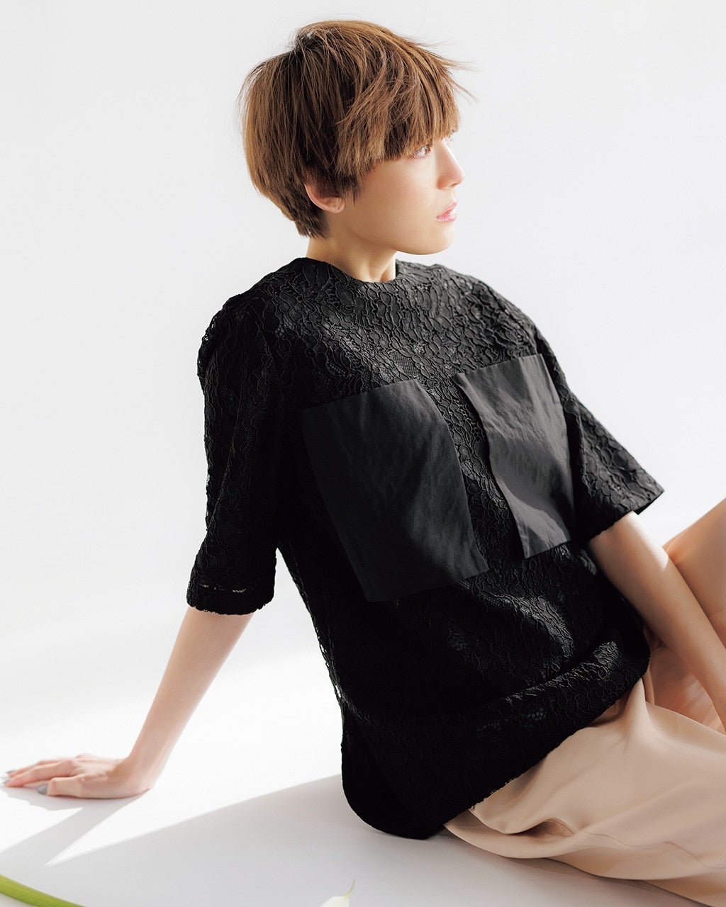 【ドゥクラッセ/DoCLASSE】のコードレース・ポケットブラウス インテリア・キッズ・メンズ・レディースファッション・服の通販 founy(ファニー) 　ファッション　Fashion　レディースファッション　Fashion for Women　トップス・カットソー　Cut & Sew Tops　シャツ・ブラウス・オフィスカジュアル　Elegant Blouses & Button-Ups　ビッグ　Big, Oversized　ポケット　Pocket, Pocket Detail　レース　Lace, Lace Fabric　ブラック|ID: prp329100004935003 ipo3291000000037036182