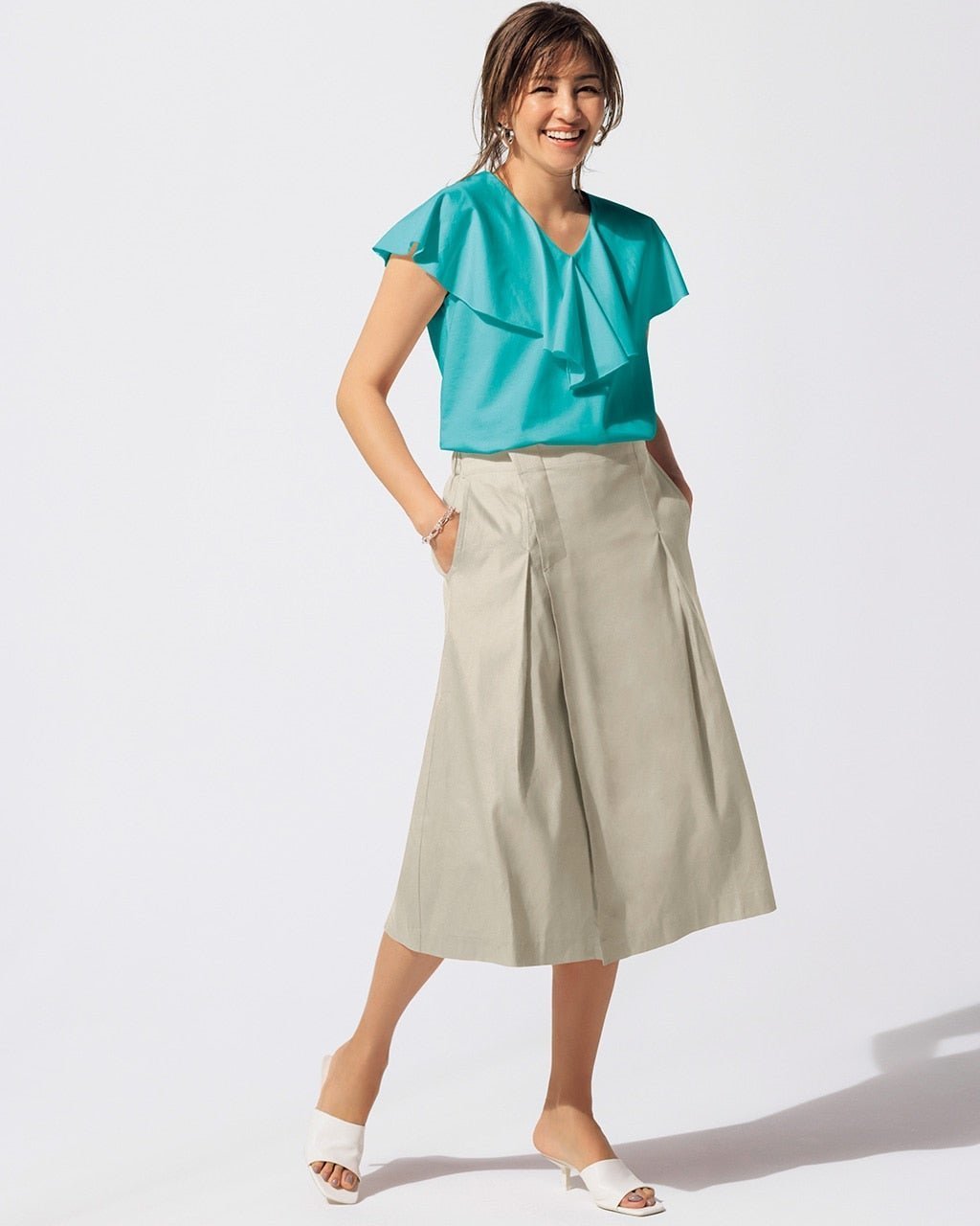 【ドゥクラッセ/DoCLASSE】のストレッチリネン・スカートライクパンツ インテリア・キッズ・メンズ・レディースファッション・服の通販 founy(ファニー) 　ファッション　Fashion　レディースファッション　Fashion for Women　スカート　Skirts　なめらか　Smooth, Silky Texture　ガウチョ　Gaucho　ギャザー　Gathered, Ruffled　ストレッチ　Stretch, Stretchy Fabric　センター　Center, Center Line　ミックス　Mix, Mixed Style　リネン　Linen, Linen Fabric　エレガント 上品　Elegant　夏　Summer　定番　Standard, Basic Item　トープ|ID: prp329100004935008 ipo3291000000037036195