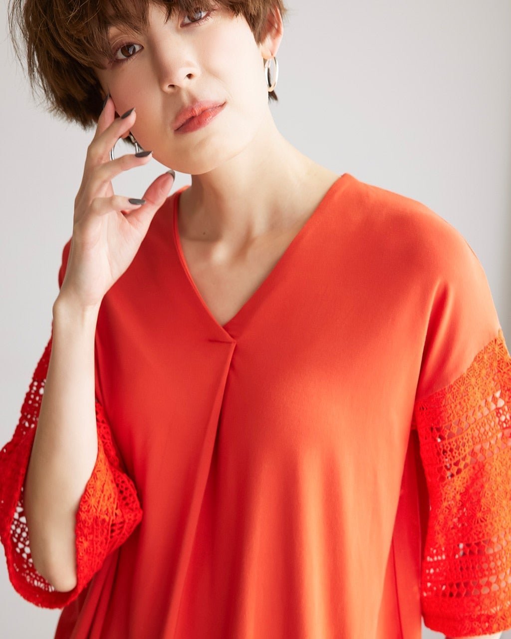 【ドゥクラッセ/DoCLASSE】の袖レース・タックVチュニック インテリア・キッズ・メンズ・レディースファッション・服の通販 founy(ファニー) 　ファッション　Fashion　レディースファッション　Fashion for Women　トップス・カットソー　Cut & Sew Tops　シャツ・ブラウス・オフィスカジュアル　Elegant Blouses & Button-Ups　ロングTシャツ・Tシャツ　Longline T-Shirts & Tees　カットソー・ベーシックTシャツ　Cut-and-Sewn Tops / Stretch Tees & Basics　カットソー　Cut and Sewn Top　チュニック　Tunic, Long Top　ドレープ　Drape, Draping Fabric　レース　Lace, Lace Fabric　オレンジ|ID: prp329100004935183 ipo3291000000037036717