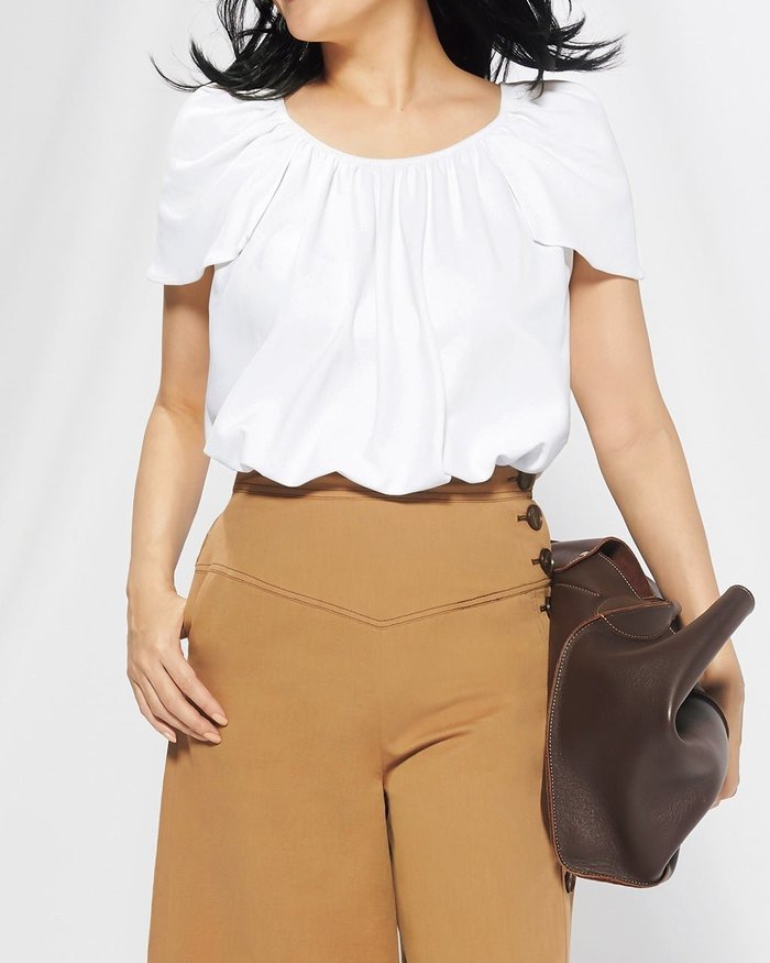 【ドゥクラッセ/DoCLASSE】のチルコットン・パフスリーブトップス インテリア・キッズ・メンズ・レディースファッション・服の通販 founy(ファニー) https://founy.com/ ファッション Fashion レディースファッション Fashion for Women トップス・カットソー Cut & Sew Tops カットソー・ベーシックTシャツ Cut-and-Sewn Tops / Stretch Tees & Basics カットソー Cut and Sewn Top ギャザー Gathered, Ruffled ジュエル Jewel, Gemstone ストレッチ Stretch, Stretchy Fabric スリーブ Sleeve, Long Sleeve / Short Sleeve チュニック Tunic, Long Top ドレープ Drape, Draping Fabric ブラウジング Blouson Silhouette, Cinched Waist プレミアム Premium, High-End |ID: prp329100004935185 ipo3291000000037093505