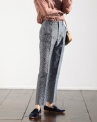 【ドゥクラッセ/DoCLASSE】のフラワージャカード・テーパードパンツ パープル|ID: prp329100004935314 ipo3291000000037141932