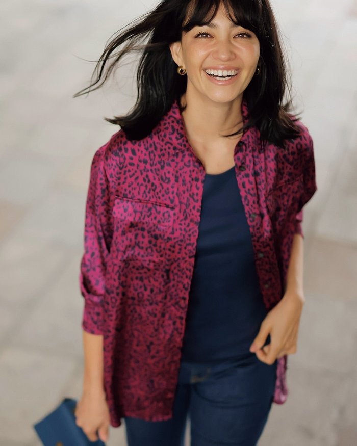 【ドゥクラッセ/DoCLASSE】のレオパードサテン・シャツブラウス インテリア・キッズ・メンズ・レディースファッション・服の通販 founy(ファニー) https://founy.com/ ファッション Fashion レディースファッション Fashion for Women トップス・カットソー Cut & Sew Tops シャツ・ブラウス・オフィスカジュアル Elegant Blouses & Button-Ups サテン Satin, Glossy Fabric デニム Denim, Jeans Material |ID: prp329100004935315 ipo3291000000037098916