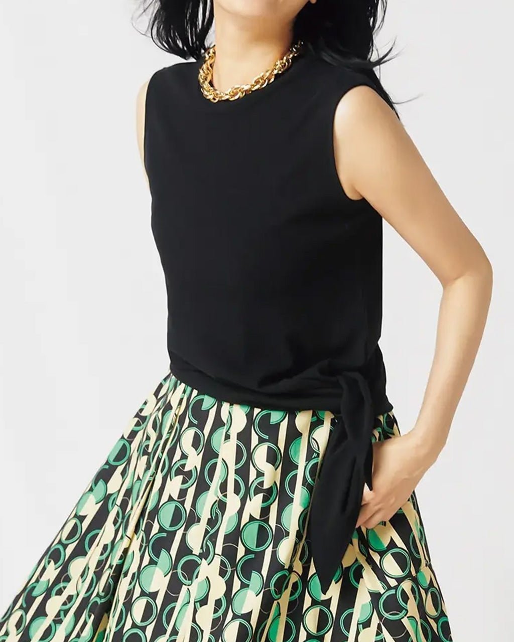 【ドゥクラッセ/DoCLASSE】のチルコットン・アシメトリーヘムトップス インテリア・キッズ・メンズ・レディースファッション・服の通販 founy(ファニー) 　ファッション　Fashion　レディースファッション　Fashion for Women　トップス・カットソー　Cut & Sew Tops　カットソー・ベーシックTシャツ　Cut-and-Sewn Tops / Stretch Tees & Basics　カットソー　Cut and Sewn Top　コンパクト　Compact, Small Size　ストレッチ　Stretch, Stretchy Fabric　スリット　Slit, Slit Detail　ノースリーブ　Sleeveless, No-Sleeve　フォルム　Silhouette, Form　プレミアム　Premium, High-End　ヘムライン　Hemline, Bottom Cut　ブラック|ID: prp329100004935320 ipo3291000000037037116