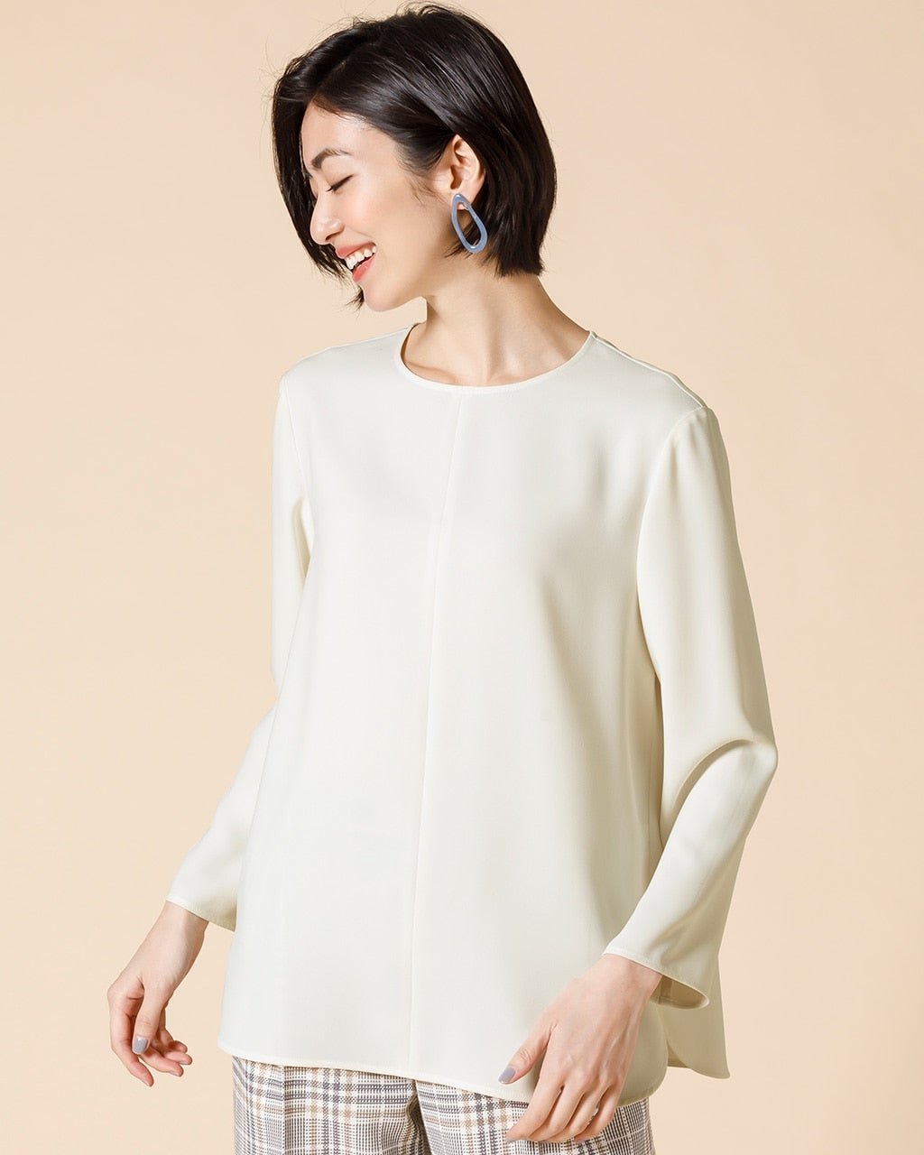 【ドゥクラッセ/DoCLASSE】のドレープWクロス・ブラウス 人気、トレンドファッション・服の通販 founy(ファニー) 　ファッション　Fashion　レディースファッション　Fashion for Women　トップス・カットソー　Cut & Sew Tops　シャツ・ブラウス・オフィスカジュアル　Elegant Blouses & Button-Ups　シンプル　Simple, Minimal　センター　Center, Center Line　ドレープ　Drape, Draping Fabric　フロント　Front, Front Design　ラウンド　Round, Round Neck　 other-1|ID: prp329100004935355 ipo3291000000037037219