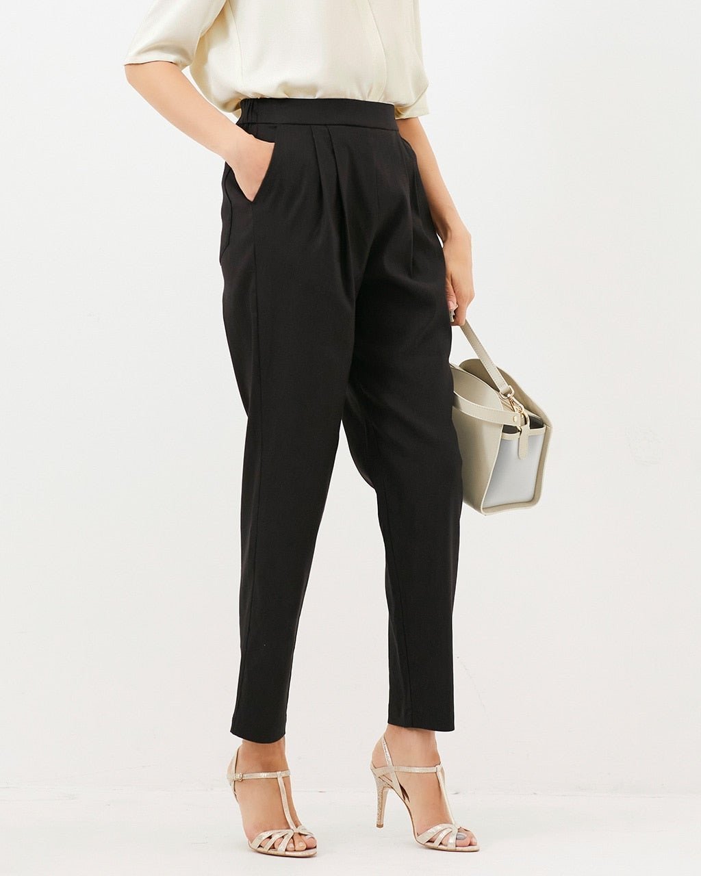 【ドゥクラッセ/DoCLASSE】の麻ストレッチ・タックテーパード インテリア・キッズ・メンズ・レディースファッション・服の通販 founy(ファニー) 　ファッション　Fashion　レディースファッション　Fashion for Women　パンツ　Pants & Trousers　ストレッチ　Stretch, Stretchy Fabric　フロント　Front, Front Design　ベスト　Vest, Waistcoat　夏　Summer　ブラック|ID: prp329100004935375 ipo3291000000037037281