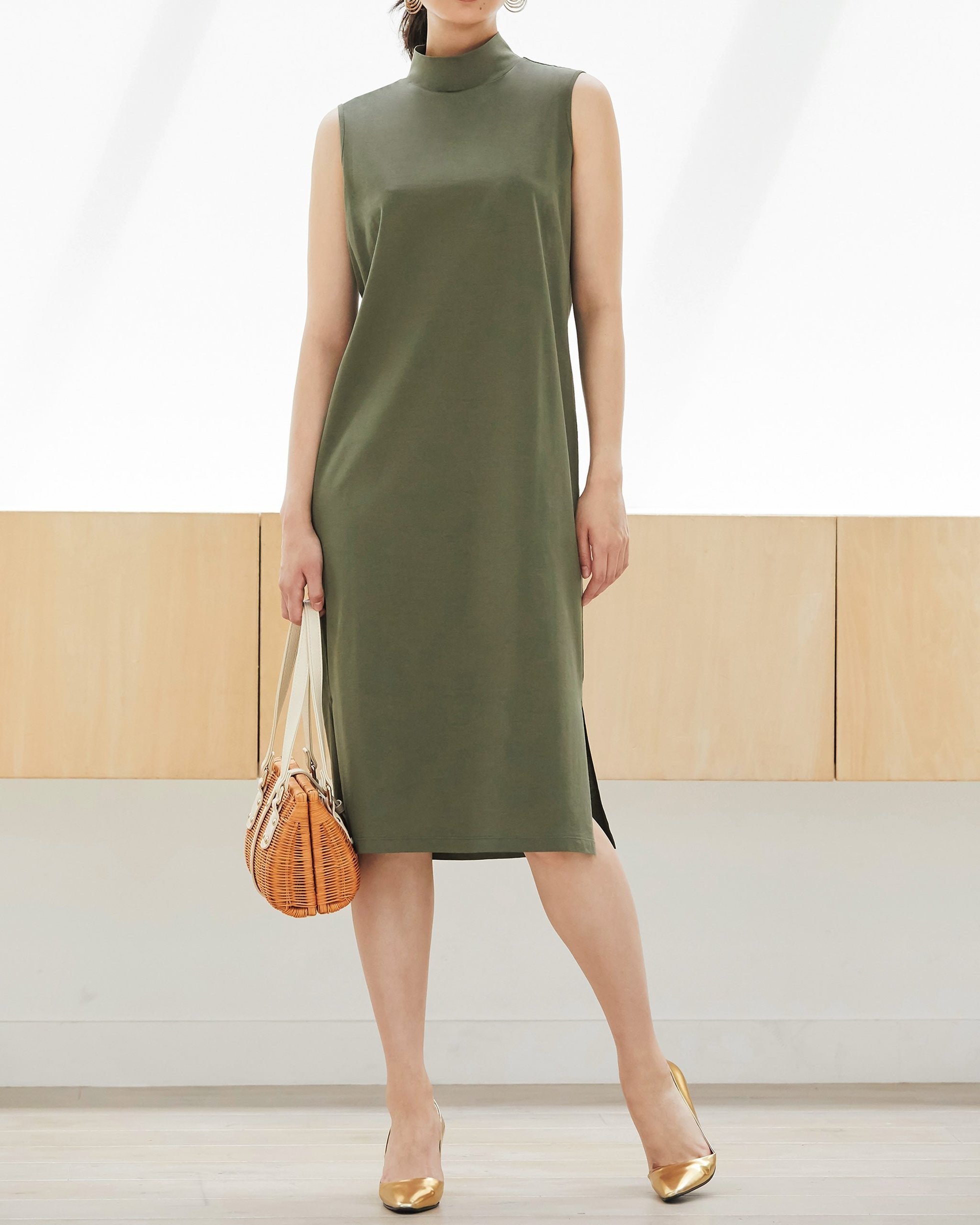 【ドゥクラッセ/DoCLASSE】のシルコットンUV・ハイネックワンピース インテリア・キッズ・メンズ・レディースファッション・服の通販 founy(ファニー) 　ファッション　Fashion　レディースファッション　Fashion for Women　ワンピース　Dresses　ストレート　Straight, Straight Cut　ストール　Stole, Wrap　チュニック　Tunic, Long Top　ハイネック　High Neck, Mock Neck　モダン　Modern, Contemporary　ロング　Long, Long-Length　ワイド　Wide, Wide Fit　カーキ|ID: prp329100004935385 ipo3291000000037037309