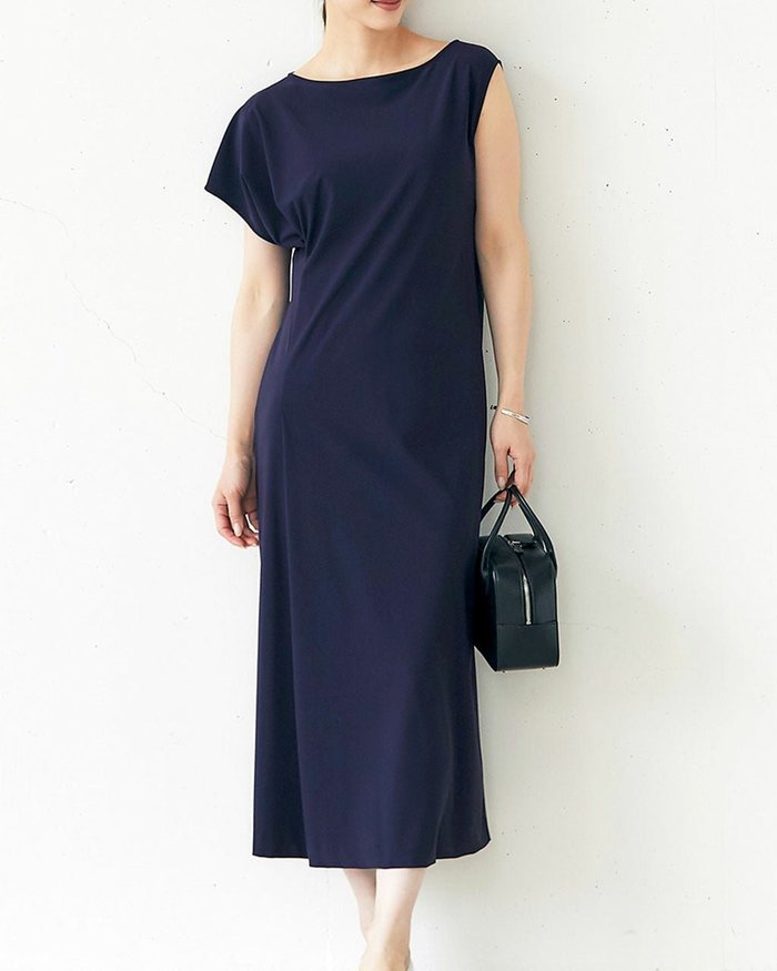 【ドゥクラッセ/DoCLASSE】のトリコットジャージー・袖アシメワンピース インテリア・キッズ・メンズ・レディースファッション・服の通販 founy(ファウニー) https://founy.com/ ファッション Fashion レディースファッション Fashion for Women ワンピース Dresses なめらか Smooth, Silky Texture アシンメトリー Asymmetrical Style イタリア Italy フォルム Silhouette, Form リゾート Resort, Vacation Style 夏 Summer 定番 Standard, Basic Item |ID: prp329100004935458 ipo3291000000037236291