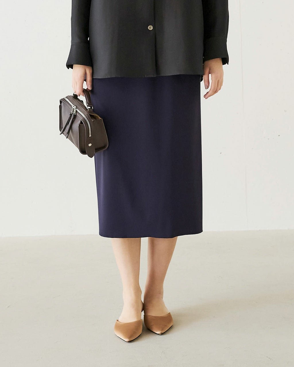 【ドゥクラッセ/DoCLASSE】のトリコットジャージー・ストレートスカート インテリア・キッズ・メンズ・レディースファッション・服の通販 founy(ファニー) 　ファッション　Fashion　レディースファッション　Fashion for Women　スカート　Skirts　なめらか　Smooth, Silky Texture　イタリア　Italy　ストレート　Straight, Straight Cut　スリット　Slit, Slit Detail　夏　Summer　定番　Standard, Basic Item　ネイビー|ID: prp329100004935490 ipo3291000000037037652