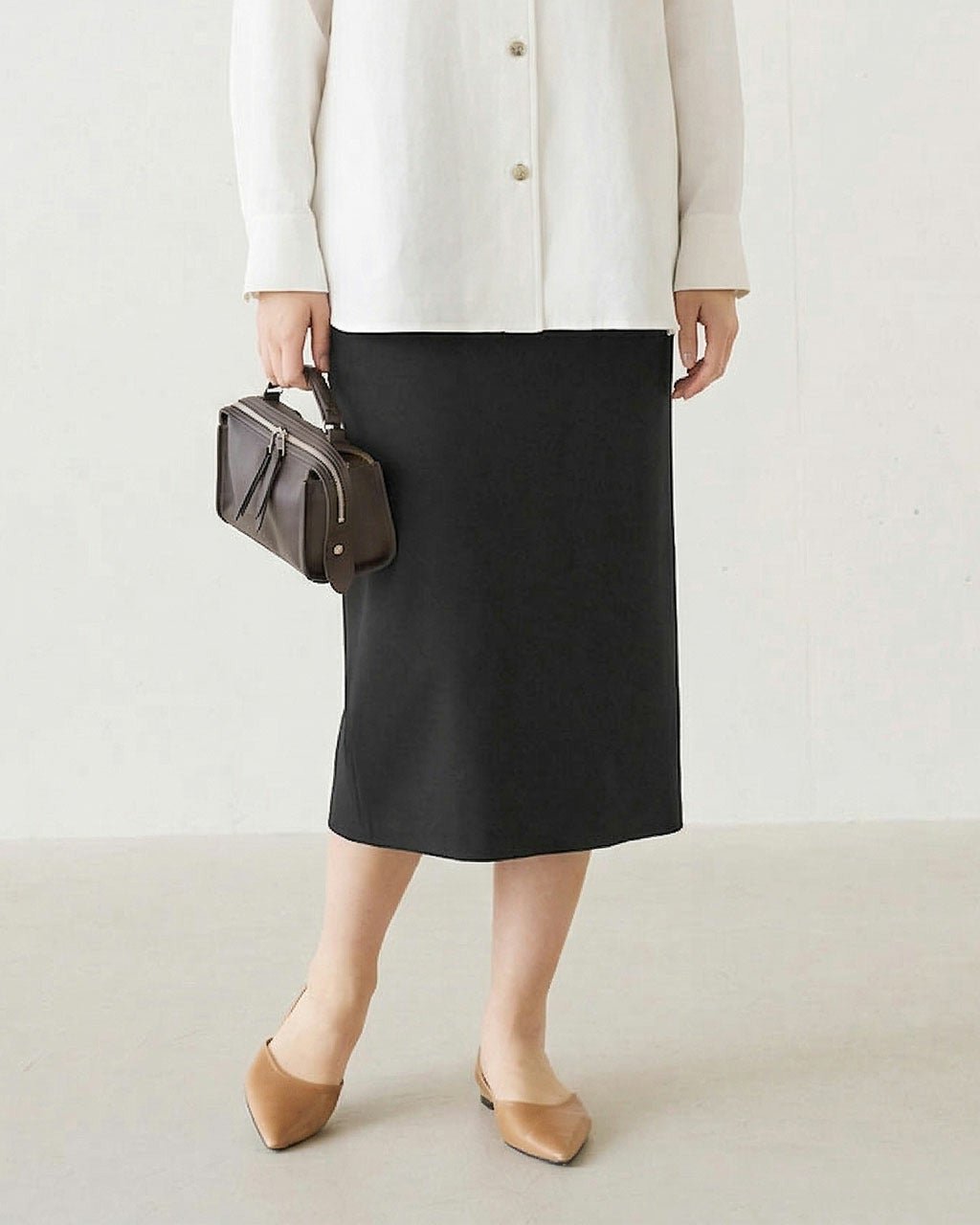 【ドゥクラッセ/DoCLASSE】のトリコットジャージー・ストレートスカート インテリア・キッズ・メンズ・レディースファッション・服の通販 founy(ファニー) 　ファッション　Fashion　レディースファッション　Fashion for Women　スカート　Skirts　なめらか　Smooth, Silky Texture　イタリア　Italy　ストレート　Straight, Straight Cut　スリット　Slit, Slit Detail　夏　Summer　定番　Standard, Basic Item　ブラック|ID: prp329100004935490 ipo3291000000037037653