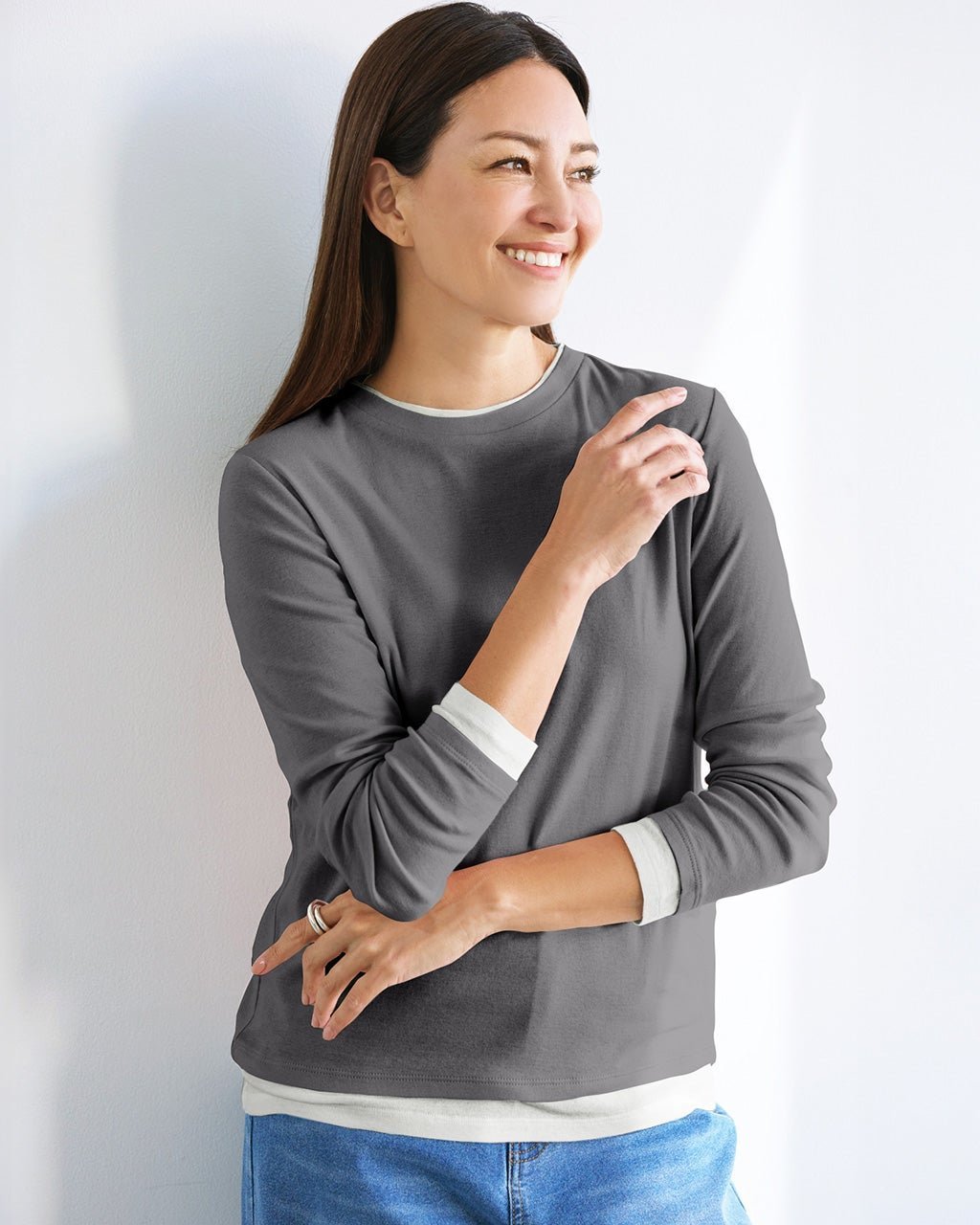 【ドゥクラッセ/DoCLASSE】のコットンガーゼ・配色クルーネック/長袖 インテリア・キッズ・メンズ・レディースファッション・服の通販 founy(ファニー) 　ファッション　Fashion　レディースファッション　Fashion for Women　トップス・カットソー　Cut & Sew Tops　シャツ・ブラウス・オフィスカジュアル　Elegant Blouses & Button-Ups　ロングTシャツ・Tシャツ　Longline T-Shirts & Tees　カットソー・ベーシックTシャツ　Cut-and-Sewn Tops / Stretch Tees & Basics　カットソー　Cut and Sewn Top　人気　Popular, Best Seller　長袖　Long Sleeve, Full Sleeve　チャコール|ID: prp329100004935504 ipo3291000000037037702