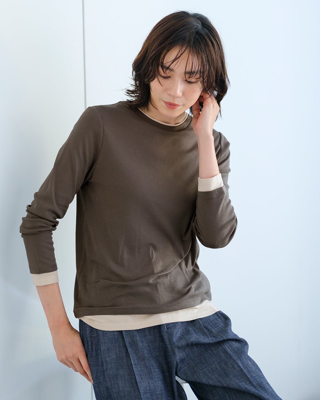 【ドゥクラッセ/DoCLASSE】のコットンガーゼ・配色クルーネック/長袖 インテリア・キッズ・メンズ・レディースファッション・服の通販 founy(ファニー) 　ファッション　Fashion　レディースファッション　Fashion for Women　トップス・カットソー　Cut & Sew Tops　シャツ・ブラウス・オフィスカジュアル　Elegant Blouses & Button-Ups　ロングTシャツ・Tシャツ　Longline T-Shirts & Tees　カットソー・ベーシックTシャツ　Cut-and-Sewn Tops / Stretch Tees & Basics　カットソー　Cut and Sewn Top　人気　Popular, Best Seller　長袖　Long Sleeve, Full Sleeve　ダークモカ|ID: prp329100004935504 ipo3291000000037037709