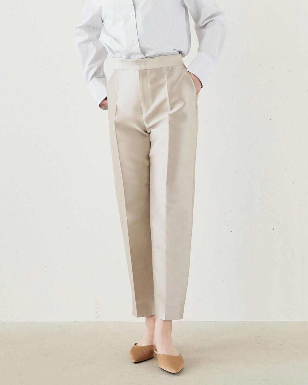 【ドゥクラッセ/DoCLASSE】のイタリアンタフタ・センタープレスパンツ 人気、トレンドファッション・服の通販 founy(ファニー) 　ファッション　Fashion　レディースファッション　Fashion for Women　パンツ　Pants & Trousers　イタリア　Italy　オケージョン　Occasion Wear　シルク　Silk, 100% Silk　センター　Center, Center Line　タフタ　Taffeta, Structured Fabric　フロント　Front, Front Design　 other-1|ID: prp329100004935523 ipo3291000000037037787