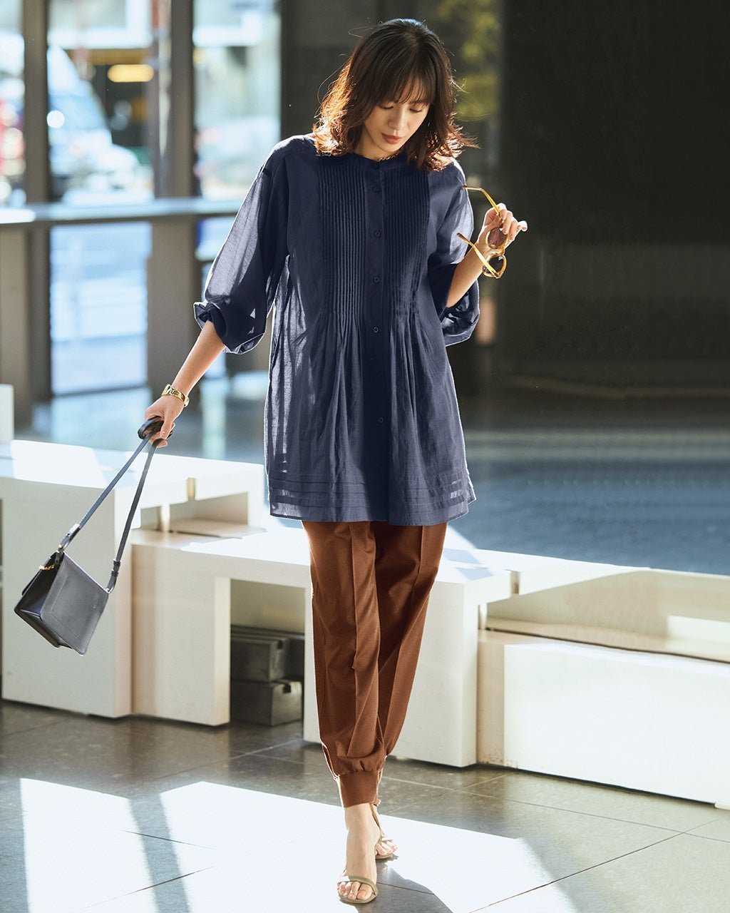 【ドゥクラッセ/DoCLASSE】のコットンボイル・ピンタックロングブラウス インテリア・キッズ・メンズ・レディースファッション・服の通販 founy(ファニー) 　ファッション　Fashion　レディースファッション　Fashion for Women　トップス・カットソー　Cut & Sew Tops　シャツ・ブラウス・オフィスカジュアル　Elegant Blouses & Button-Ups　ギャザー　Gathered, Ruffled　シアー　Sheer, See-Through　スリーブ　Sleeve, Long Sleeve / Short Sleeve　チュニック　Tunic, Long Top　人気　Popular, Best Seller　フェミニン　Feminine, Girly　フロント　Front, Front Design　羽織　Haori, Light Jacket　おすすめ　Recommended / Our Picks　夏　Summer　エレガント 上品　Elegant　ネイビー|ID: prp329100004935699 ipo3291000000037039169