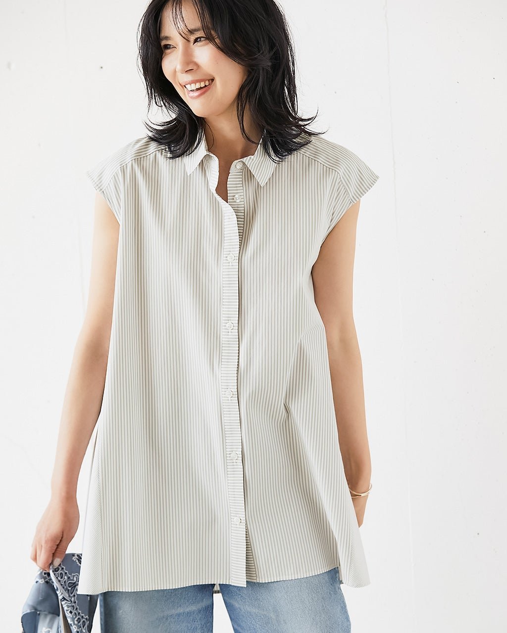 【ドゥクラッセ/DoCLASSE】のピュアコットン・ランダムストライプロングシャツ インテリア・キッズ・メンズ・レディースファッション・服の通販 founy(ファニー) 　ファッション　Fashion　レディースファッション　Fashion for Women　トップス・カットソー　Cut & Sew Tops　シャツ・ブラウス・オフィスカジュアル　Elegant Blouses & Button-Ups　ストライプ　Stripe, Striped Pattern　スマート　Smart, Elegant　チュニック　Tunic, Long Top　ロング　Long, Long-Length　夏　Summer　定番　Standard, Basic Item　ライトグレー|ID: prp329100004935757 ipo3291000000037039567