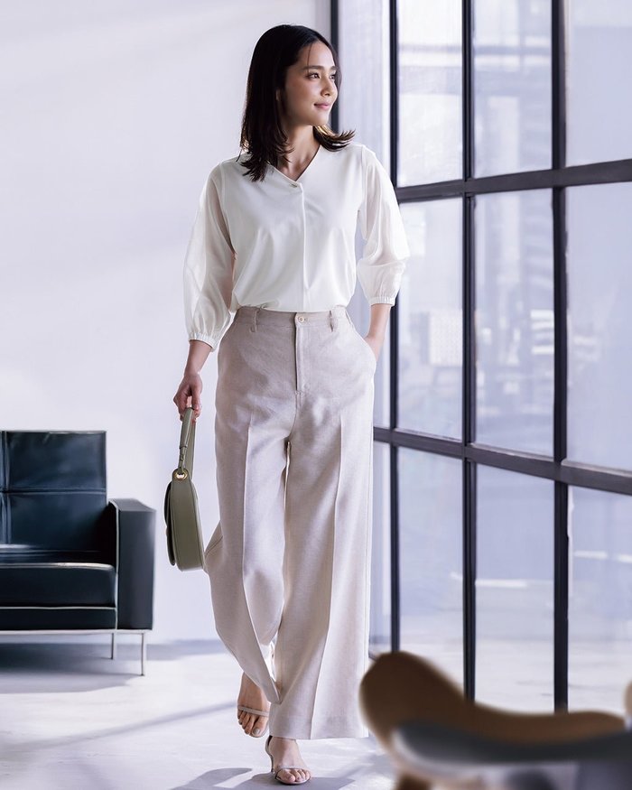 【ドゥクラッセ/DoCLASSE】のシフォンスリーブ・カットソーブラウス インテリア・キッズ・メンズ・レディースファッション・服の通販 founy(ファウニー) https://founy.com/ ファッション Fashion レディースファッション Fashion for Women トップス・カットソー Cut & Sew Tops シャツ・ブラウス・オフィスカジュアル Elegant Blouses & Button-Ups ロングTシャツ・Tシャツ Longline T-Shirts & Tees カットソー・ベーシックTシャツ Cut-and-Sewn Tops / Stretch Tees & Basics カットソー Cut and Sewn Top シフォン Chiffon, Lightweight Fabric スリーブ Sleeve, Long Sleeve / Short Sleeve フェイス Face, Facial Design メタル Metal, Metal Parts エレガント 上品 Elegant |ID: prp329100004935782 ipo3291000000037039699