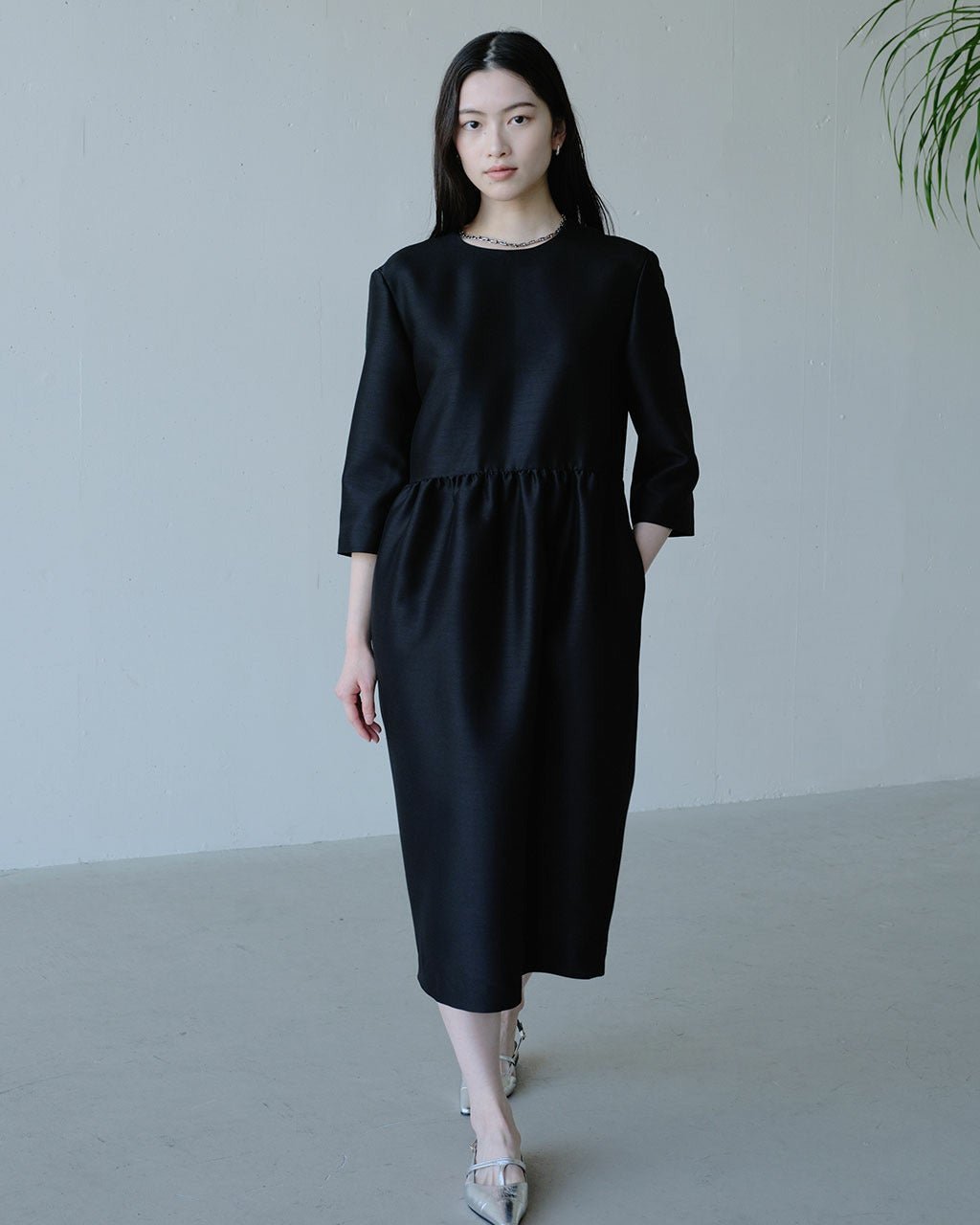 【ドゥクラッセ/DoCLASSE】のシルク混タッサー・ギャザーコクーンドレス インテリア・キッズ・メンズ・レディースファッション・服の通販 founy(ファニー) 　ファッション　Fashion　レディースファッション　Fashion for Women　ワンピース　Dresses　フォーマル・パーティードレス・結婚式用ドレス　Elegant & Casual Dresses　新作・新入荷　New Arrivals / New In　ウォーム　Warm Fabric　ギャザー　Gathered, Ruffled　シルク　Silk, 100% Silk　スマート　Smart, Elegant　ドレス　Dress, One-Piece　フロント　Front, Front Design　軽量　Lightweight, Ultra Light　ブラック|ID: prp329100004935822 ipo3291000000037039948