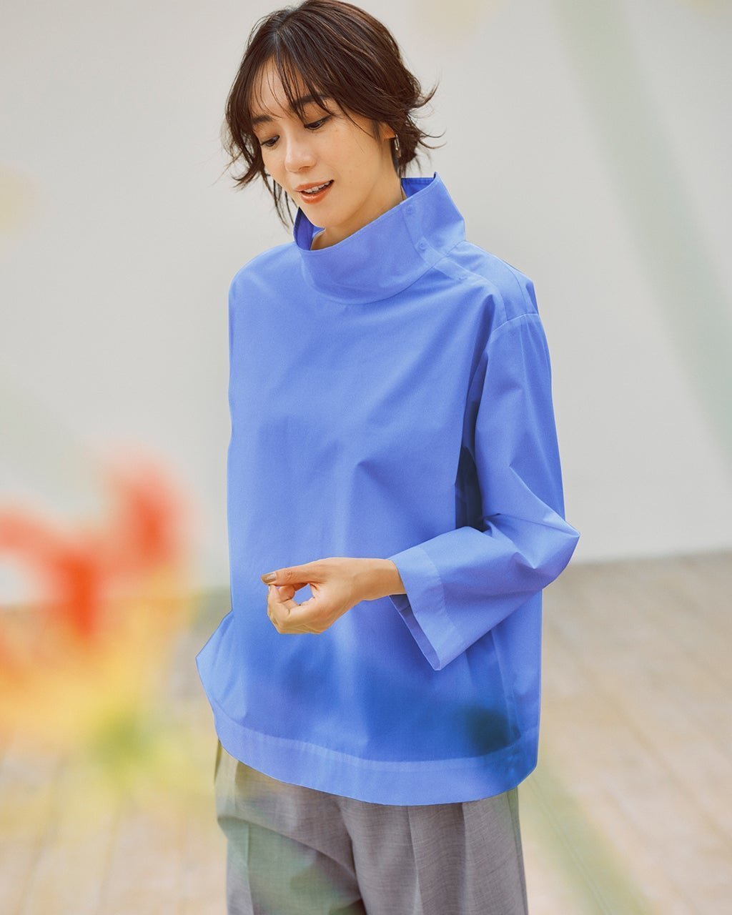 【ドゥクラッセ/DoCLASSE】のサイドボタン・スタンドカラーブラウス インテリア・キッズ・メンズ・レディースファッション・服の通販 founy(ファニー) 　ファッション　Fashion　レディースファッション　Fashion for Women　トップス・カットソー　Cut & Sew Tops　シャツ・ブラウス・オフィスカジュアル　Elegant Blouses & Button-Ups　ジャケット　Jacket, Outerwear　スタイリッシュ　Stylish, Fashionable　スタンド　Stand Collar, Upright Stand　フォルム　Silhouette, Form　ブルー|ID: prp329100004935844 ipo3291000000037040051