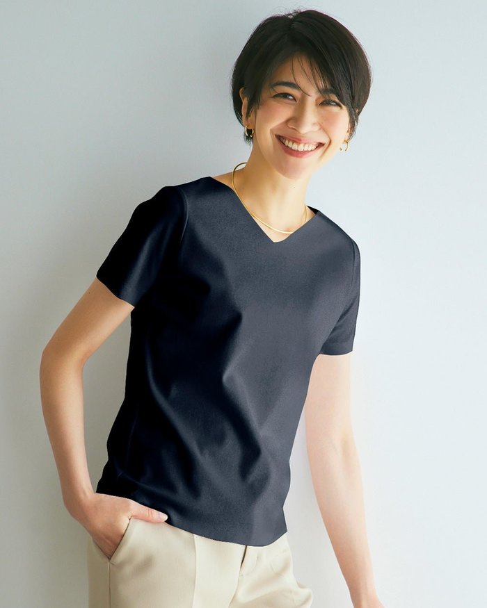 【ドゥクラッセ/DoCLASSE】の浅Vネック・半袖/スーピマ・ドゥクラッセTシャツ インテリア・キッズ・メンズ・レディースファッション・服の通販 founy(ファウニー) https://founy.com/ ファッション Fashion レディースファッション Fashion for Women トップス・カットソー Cut & Sew Tops シャツ・ブラウス・オフィスカジュアル Elegant Blouses & Button-Ups ロングTシャツ・Tシャツ Longline T-Shirts & Tees カットソー・ベーシックTシャツ Cut-and-Sewn Tops / Stretch Tees & Basics Vネックトップス V-Neck Tops / V-Cut Neckline Shirts インナー Innerwear カットソー Cut and Sewn Top シンプル Simple, Minimal ジャケット Jacket, Outerwear ダブル Double, Double-Breasted デニム Denim, Jeans Material 定番 Standard, Basic Item なめらか Smooth, Silky Texture 人気 Popular, Best Seller パール Pearl, Pearl Accent フロント Front, Front Design ベーシック Basic, Essential 半袖 Short Sleeve, Half Sleeve おすすめ Recommended / Our Picks 夏 Summer ビジネス 仕事 通勤 Business / Work / Commuting |ID: prp329100004938372 ipo3291000000037235031