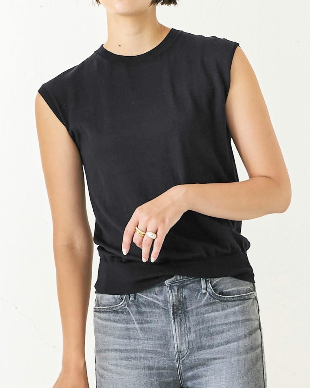 【ドゥクラッセ/DoCLASSE】のスーパーファインメリノ・ノースリーブトップス インテリア・キッズ・メンズ・レディースファッション・服の通販 founy(ファニー) 　ファッション　Fashion　レディースファッション　Fashion for Women　トップス・カットソー　Cut & Sew Tops　ニット　Knit Tops & Sweaters　キャミソール&ノースリーブ　Camisoles & Sleeveless Tops　アンサンブル　Ensemble Set　インナー　Innerwear　エレガント 上品　Elegant　カーディガン　Cardigan, Knitwear　フォルム　Silhouette, Form　A/W・秋冬　Autumn/Winter　ブラック|ID: prp329100004938382 ipo3291000000037057500