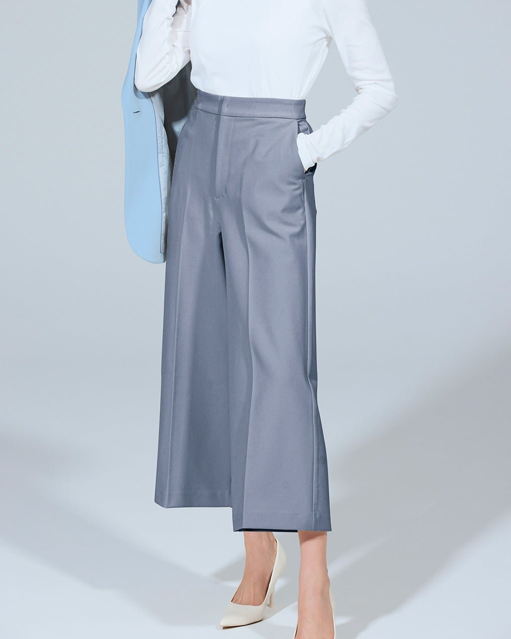 【ドゥクラッセ/DoCLASSE】のストレッチWクロス・ワイドクロップド インテリア・キッズ・メンズ・レディースファッション・服の通販 founy(ファニー) 　ファッション　Fashion　レディースファッション　Fashion for Women　パンツ　Pants & Trousers　クロップド　Cropped, Short Length　サンダル　Sandals, Summer Shoes　ストレッチ　Stretch, Stretchy Fabric　センター　Center, Center Line　なめらか　Smooth, Silky Texture　パターン　Pattern, Design Print　フィット　Fit, Slim Fit　ワイド　Wide, Wide Fit　旅行　Travel　ビジネス 仕事 通勤　Business / Work / Commuting　ダスティーブルー|ID: prp329100004938392 ipo3291000000037057540