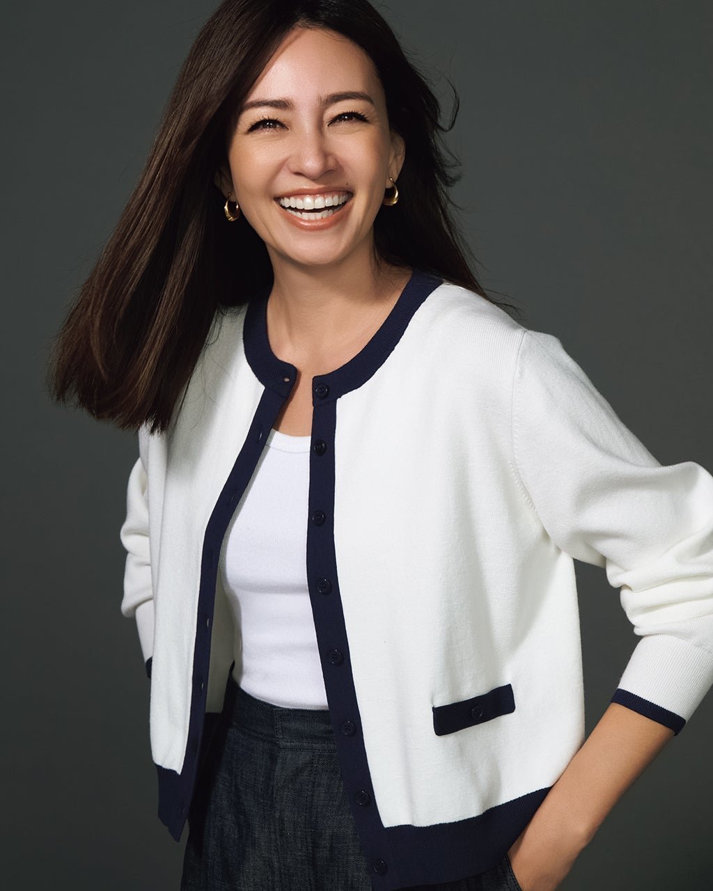 【ドゥクラッセ/DoCLASSE】の総針編み・飾りポケットクルーカーディガン インテリア・キッズ・メンズ・レディースファッション・服の通販 founy(ファニー) 　ファッション　Fashion　レディースファッション　Fashion for Women　トップス・カットソー　Cut & Sew Tops　カーディガン・羽織り　Layered Style Cardigans　カーディガン　Cardigan, Knitwear　ショート　Short, Short Length　ジャケット　Jacket, Outerwear　無地　Plain, Solid Color　ホワイト・パターン|ID: prp329100004938394 ipo3291000000037057550