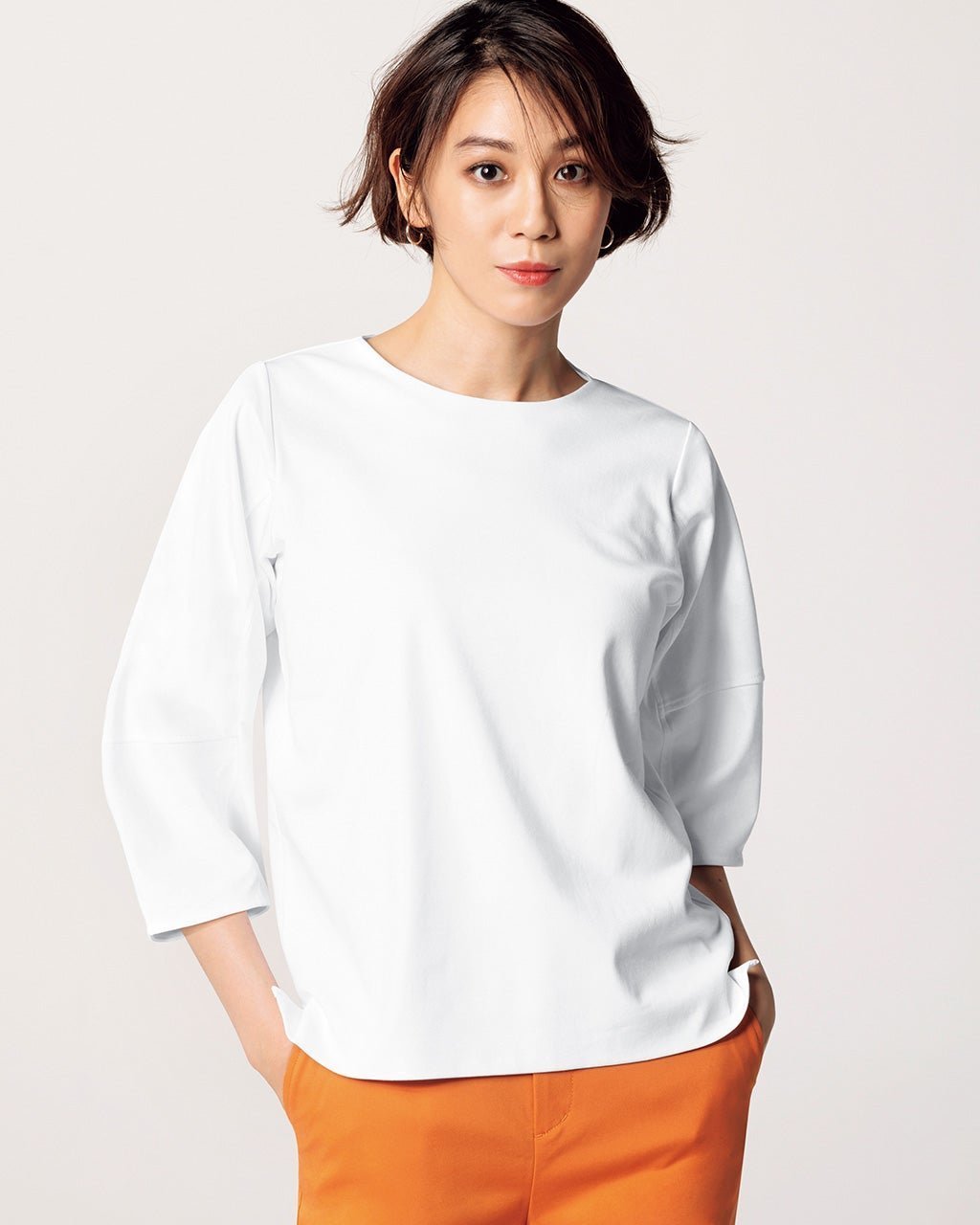 【ドゥクラッセ/DoCLASSE】の構築フォルム袖・ドゥクラッセTシャツ インテリア・キッズ・メンズ・レディースファッション・服の通販 founy(ファニー) 　ファッション　Fashion　レディースファッション　Fashion for Women　トップス・カットソー　Cut & Sew Tops　シャツ・ブラウス・オフィスカジュアル　Elegant Blouses & Button-Ups　ロングTシャツ・Tシャツ　Longline T-Shirts & Tees　カットソー・ベーシックTシャツ　Cut-and-Sewn Tops / Stretch Tees & Basics　インナー　Innerwear　カットソー　Cut and Sewn Top　シンプル　Simple, Minimal　ジャケット　Jacket, Outerwear　デニム　Denim, Jeans Material　定番　Standard, Basic Item　なめらか　Smooth, Silky Texture　パール　Pearl, Pearl Accent　フォルム　Silhouette, Form　ベーシック　Basic, Essential　半袖　Short Sleeve, Half Sleeve　おすすめ　Recommended / Our Picks　ビジネス 仕事 通勤　Business / Work / Commuting　ホワイト|ID: prp329100004938396 ipo3291000000037057559