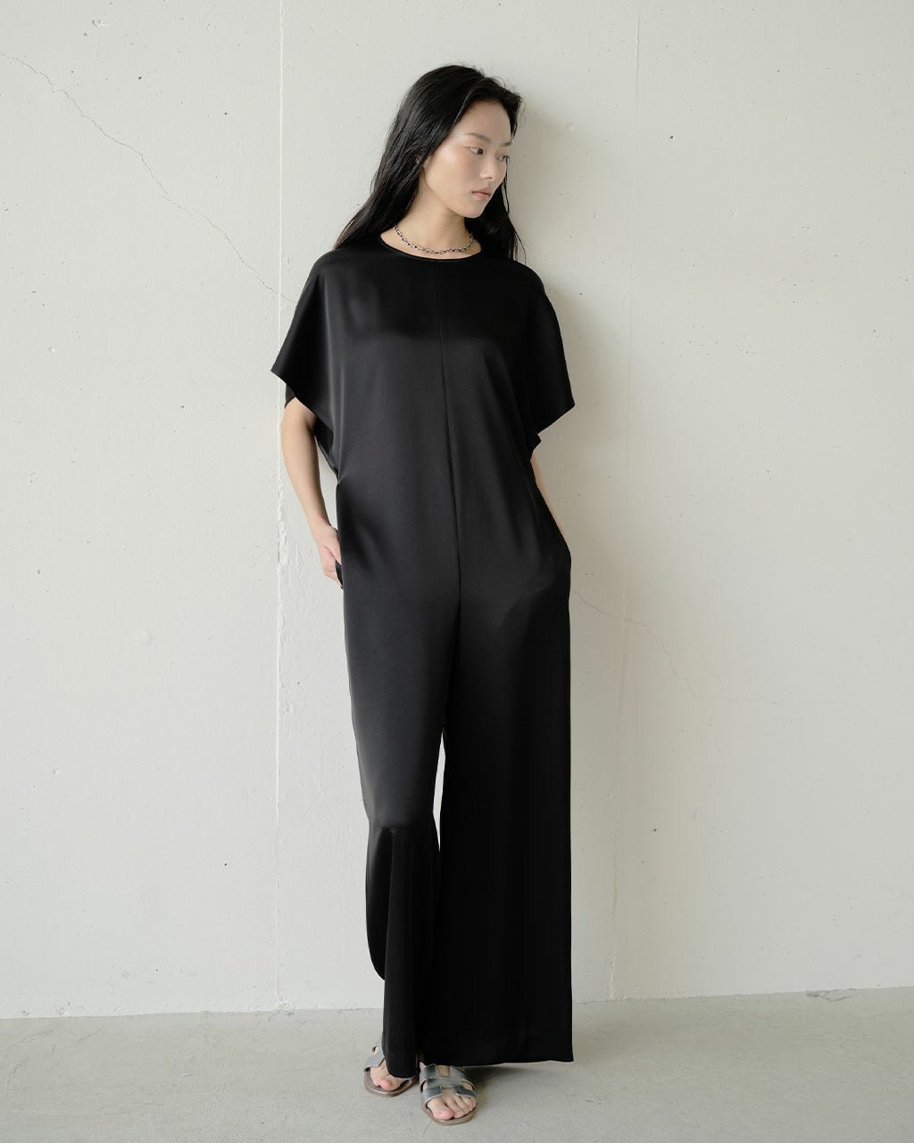 【ドゥクラッセ/DoCLASSE】のダブルサテン・オールインワン インテリア・キッズ・メンズ・レディースファッション・服の通販 founy(ファニー) 　ファッション　Fashion　レディースファッション　Fashion for Women　パンツ　Pants & Trousers　新作・新入荷　New Arrivals / New In　オケージョン　Occasion Wear　サテン　Satin, Glossy Fabric　ダブル　Double, Double-Breasted　ドレス　Dress, One-Piece　ドレープ　Drape, Draping Fabric　エレガント 上品　Elegant　ブラック|ID: prp329100004938399 ipo3291000000037057567