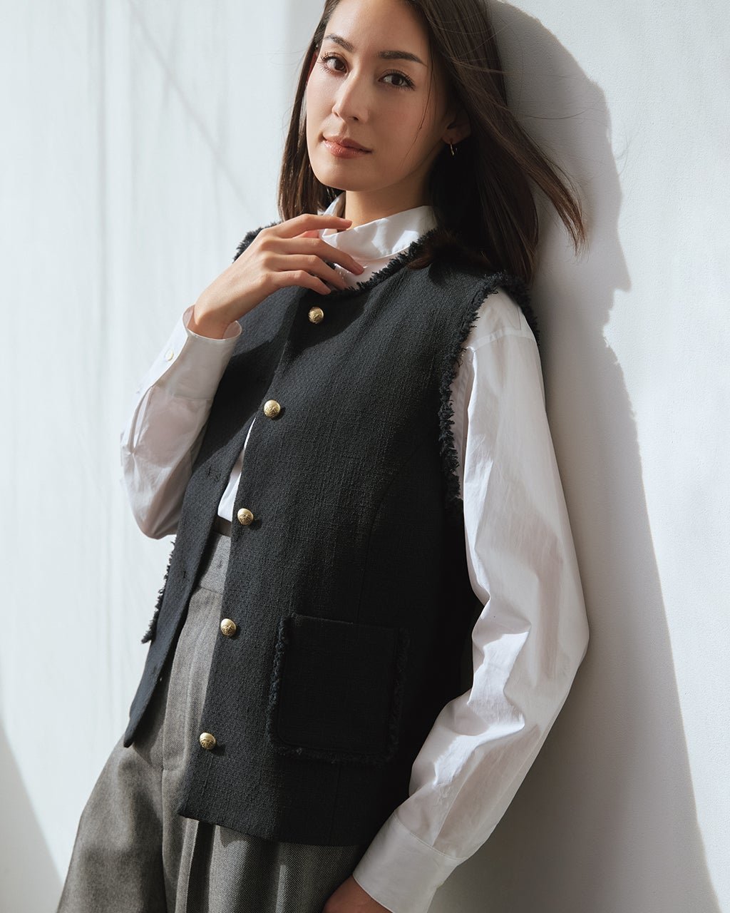 【ドゥクラッセ/DoCLASSE】のブッチャー織り・金ボタンショートジレ インテリア・キッズ・メンズ・レディースファッション・服の通販 founy(ファニー) 　ファッション　Fashion　レディースファッション　Fashion for Women　アウター　Coat / Outerwear Collection　トップス・カットソー　Cut & Sew Tops　ベスト&ジレ / 重ね着スタイル　Vests & Gilets　クラシカル　Classical, Vintage-Inspired　サスペンダー　Suspenders, Braces　ジャケット　Jacket, Outerwear　セットアップ　Set-Up, Coordinated Outfit　ツイード　Twill, Twill Weave　フリンジ　Fringe, Tassel　ワイド　Wide, Wide Fit　ブラック|ID: prp329100004942392 ipo3291000000037094586