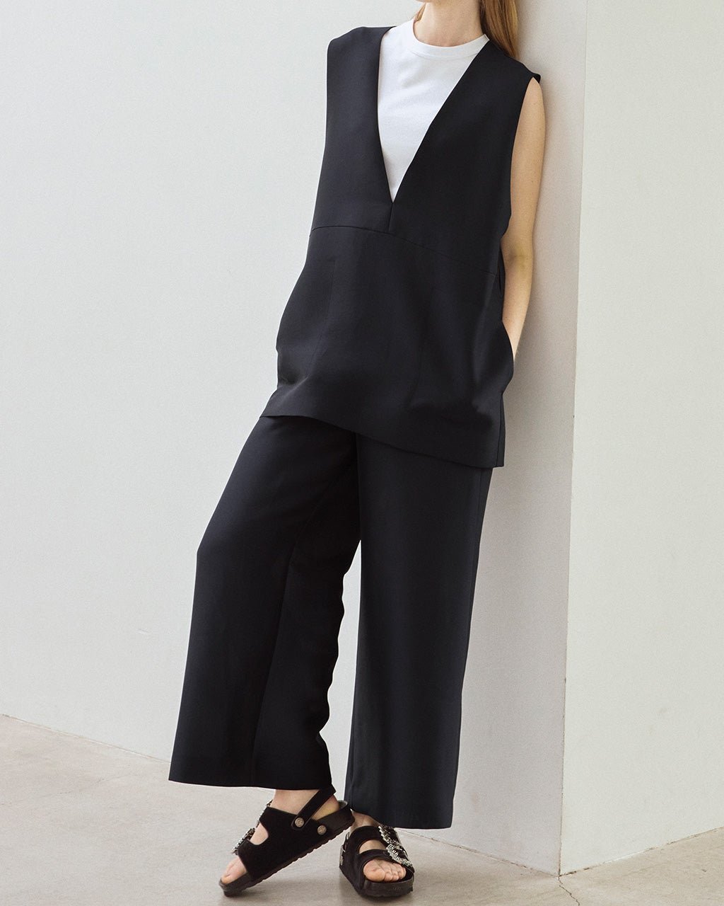 【ドゥクラッセ/DoCLASSE】のオクタダブルクロス・立体ジレ インテリア・キッズ・メンズ・レディースファッション・服の通販 founy(ファニー) 　ファッション　Fashion　レディースファッション　Fashion for Women　アウター　Coat / Outerwear Collection　レディースジャケット・軽アウター　Jackets　春　Spring　カッティング　Cutting Detail　ギャザー　Gathered, Ruffled　シルク　Silk, 100% Silk　シンプル　Simple, Minimal　ジャケット　Jacket, Outerwear　セットアップ　Set-Up, Coordinated Outfit　定番　Standard, Basic Item　ノースリーブ　Sleeveless, No-Sleeve　フレア　Flare, Flared　ベスト　Vest, Waistcoat　ワイド　Wide, Wide Fit　S/S・春夏　SS, Spring/Summer, Warm Season　夏　Summer　ブラック|ID: prp329100004942753 ipo3291000000037099063