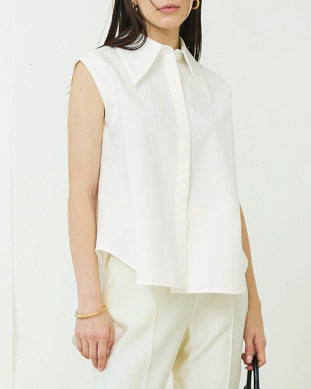 【ドゥクラッセ/DoCLASSE】のタイプライターコットン・ノースリーブブラウス 人気、トレンドファッション・服の通販 founy(ファニー) 　ファッション　Fashion　レディースファッション　Fashion for Women　トップス・カットソー　Cut & Sew Tops　キャミソール&ノースリーブ　Camisoles & Sleeveless Tops　シャツ・ブラウス・オフィスカジュアル　Elegant Blouses & Button-Ups　なめらか　Smooth, Silky Texture　カッティング　Cutting Detail　ノースリーブ　Sleeveless, No-Sleeve　モダン　Modern, Contemporary　 other-1|ID: prp329100004942755 ipo3291000000037099067